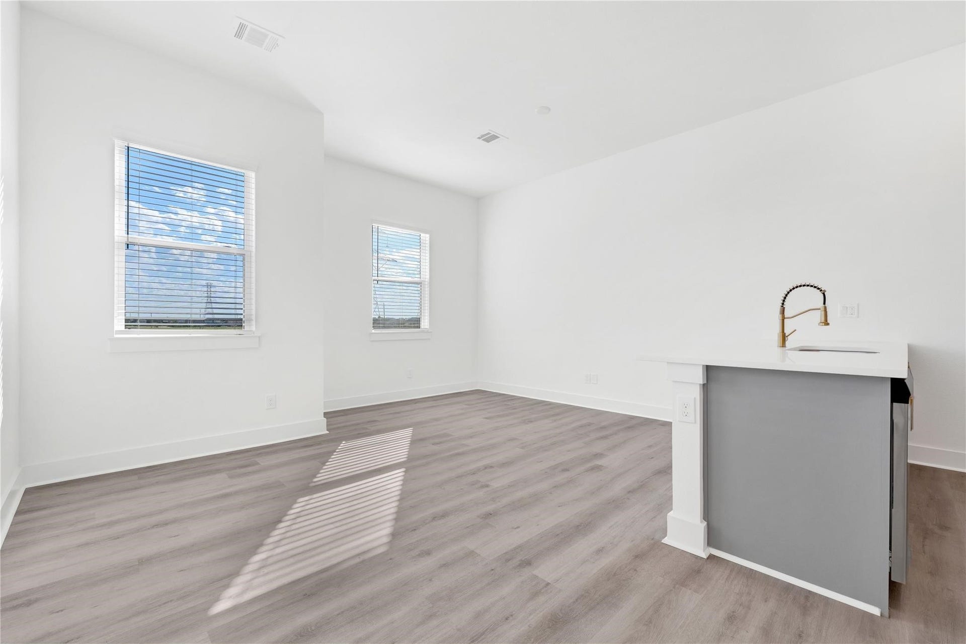 413 Alvia Run Lane, #AB, Houston, TX 77018 413 Alvia Run Lane, #AB, Houston, TX 77018