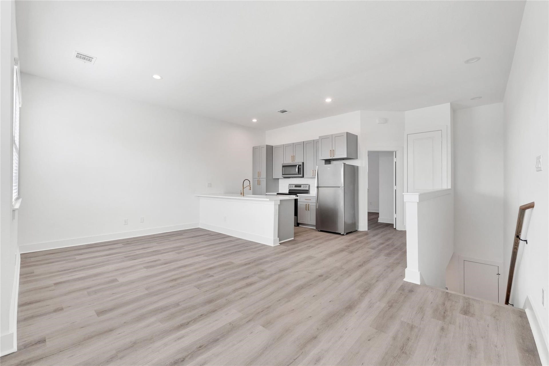 413 Alvia Run Lane, #AB, Houston, TX 77018 413 Alvia Run Lane, #AB, Houston, TX 77018