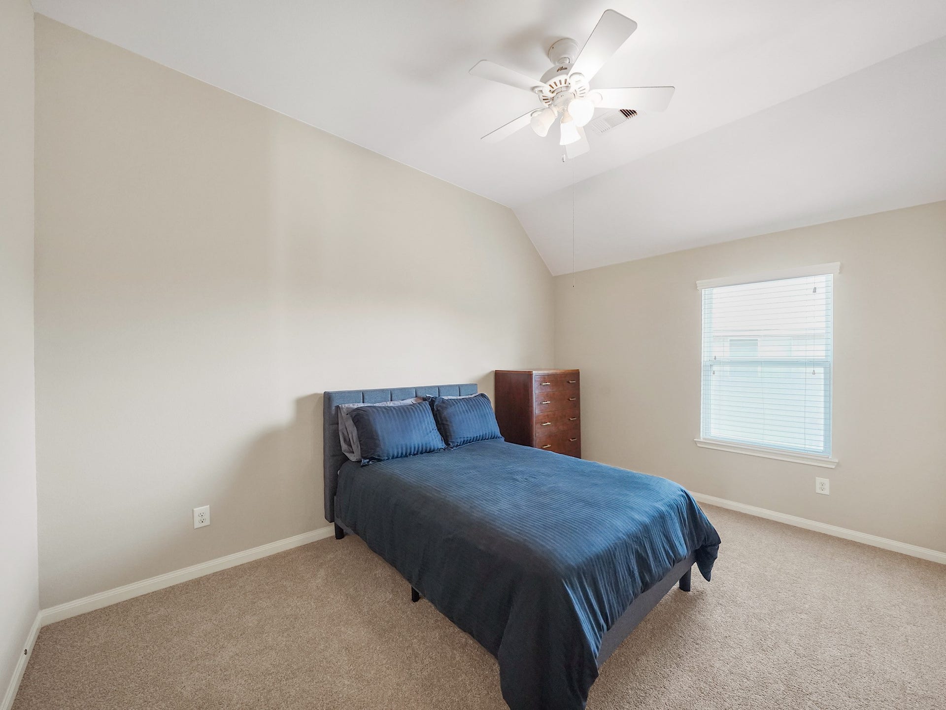 3250 Bandera Run Lane, Katy, TX 77494 Give overnight guests a space to feel at home in this upstairs bedroom. Whether welcoming visitors for a weekend or a longer stay, it offers a comfortable place for them to settle in.