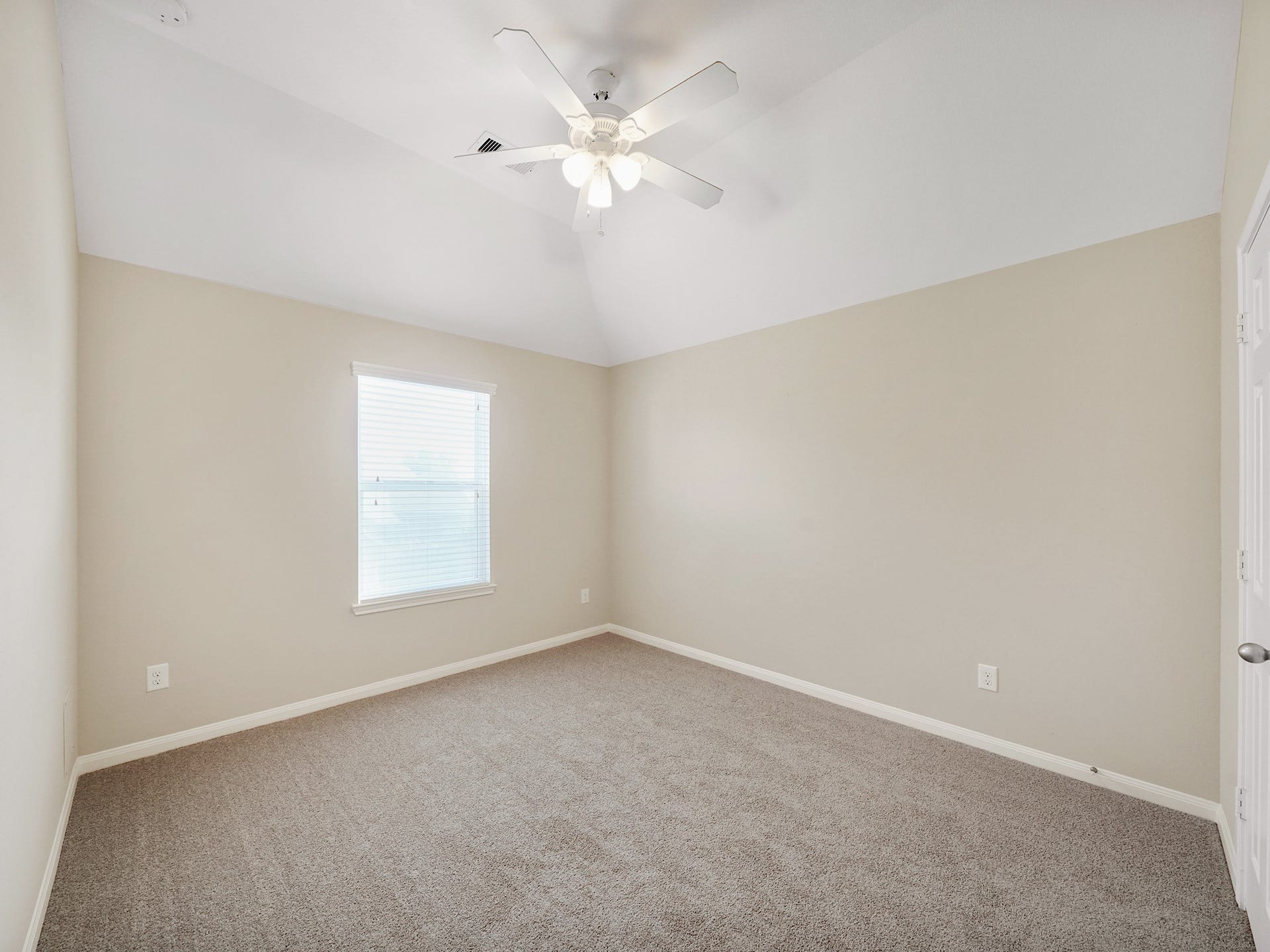 3250 Bandera Run Lane, Katy, TX 77494 The third upstairs bedroom offers flexibility to suit your needs. Use it as a bedroom, a quiet place to work or study, or a space dedicated to your favorite hobbies.