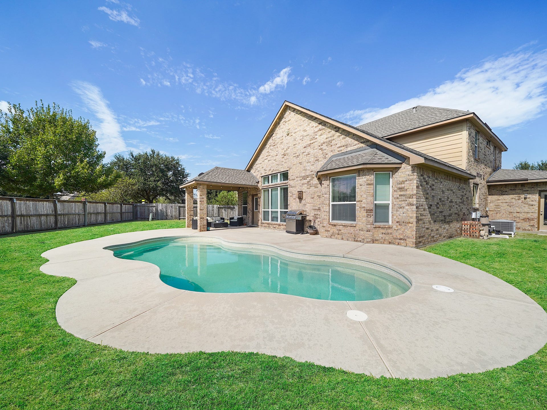 3250 Bandera Run Lane, Katy, TX 77494 Picture a refreshing swim on a warm Texas afternoon or a peaceful moment beside the water as the day winds down. Your private pool brings the feeling of a getaway right to your own backyard.