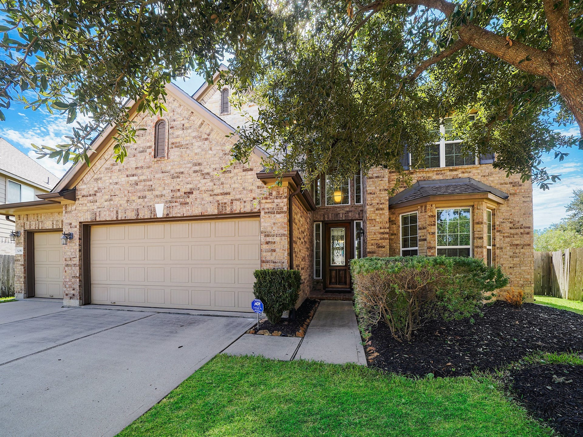 3250 Bandera Run Lane, Katy, TX 77494 Located close to the amenities of Silver Ranch, this home offers even more ways to enjoy the community. Spend an afternoon at the pool and splash pad, enjoy a match on the tennis court, or take a stroll along the walking trailsall part of the lifestyle waiting just beyond home.