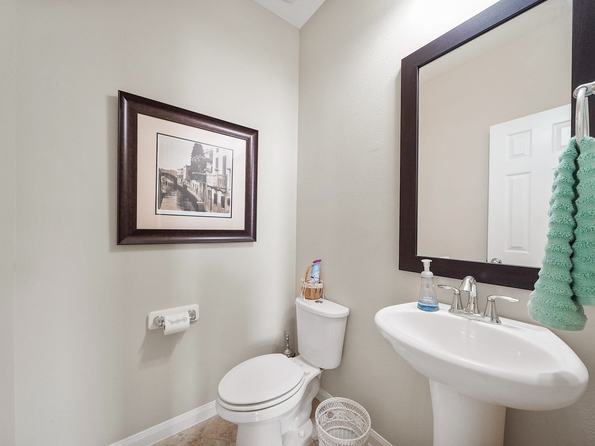 3250 Bandera Run Lane, Katy, TX 77494 The downstairs powder room offers a convenient space for guests and everyday use. Its a thoughtful addition that makes hosting friends and family a little easier.