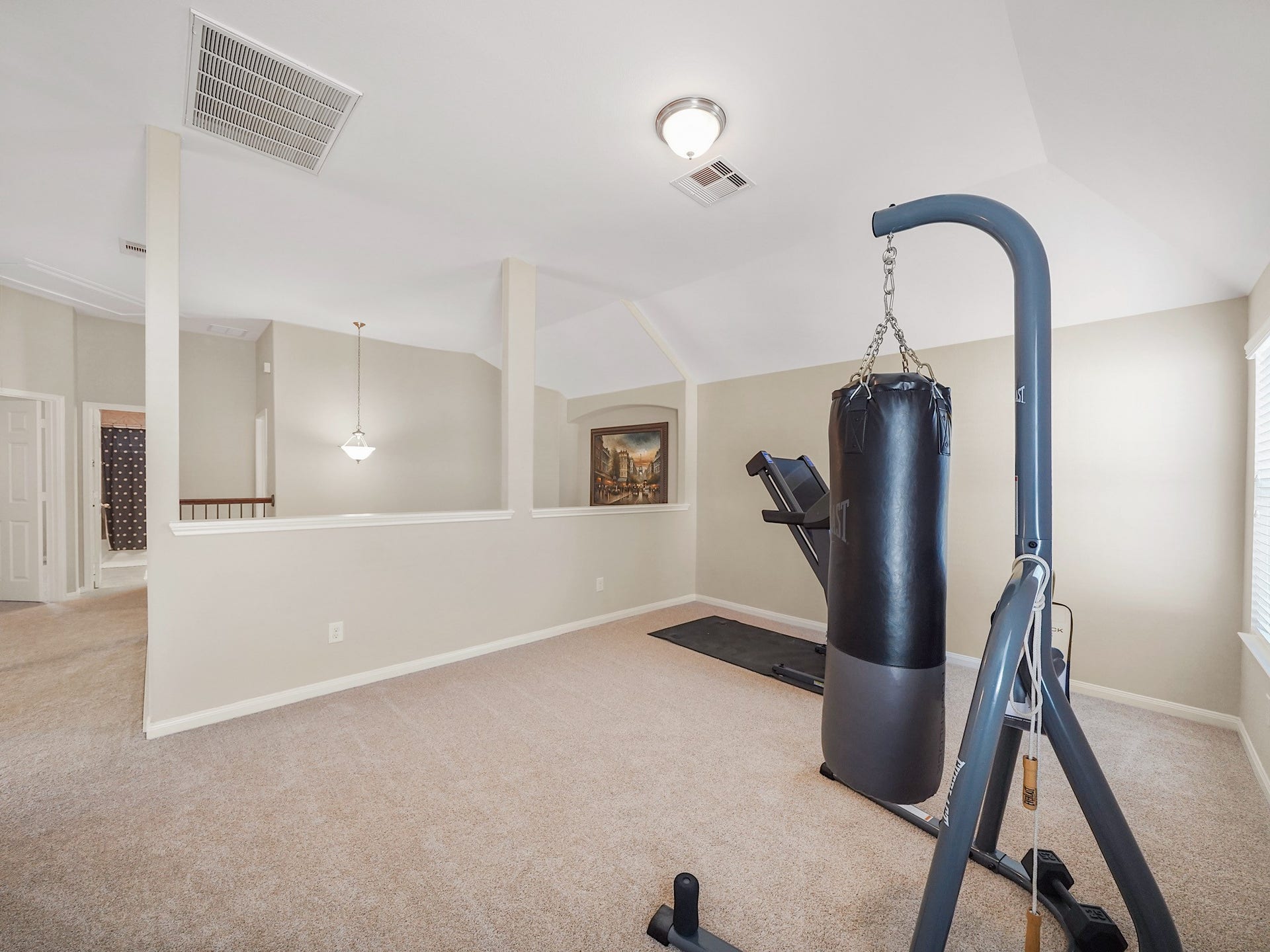 3250 Bandera Run Lane, Katy, TX 77494 The upstairs game room offers flexibility to fit the way you live. Create a casual second living area, a space for hobbies, exercise room, or a comfortable retreat where everyone can relax and enjoy their favorite activities.