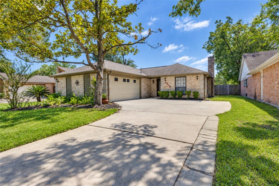 Property photo for 6215 Greenway Forest Lane, Houston, TX