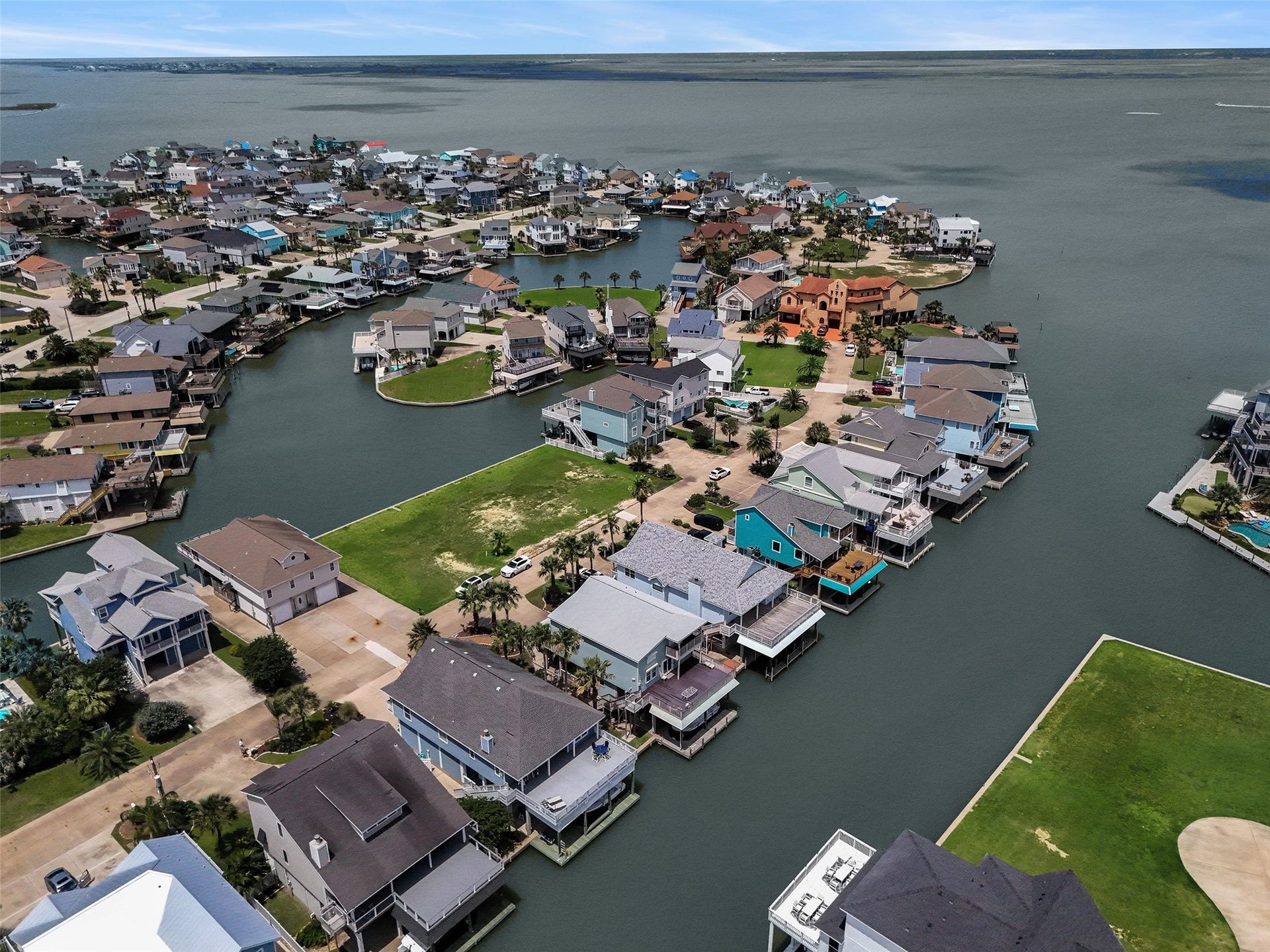 318 Sunset Circle, Tiki Island, TX 77554 318 Sunset Circle, Tiki Island, TX 77554