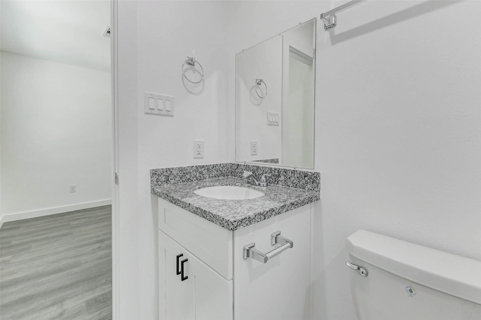 8218 Bigwood Street, #A/B, Houston, TX 77078 Primary bath