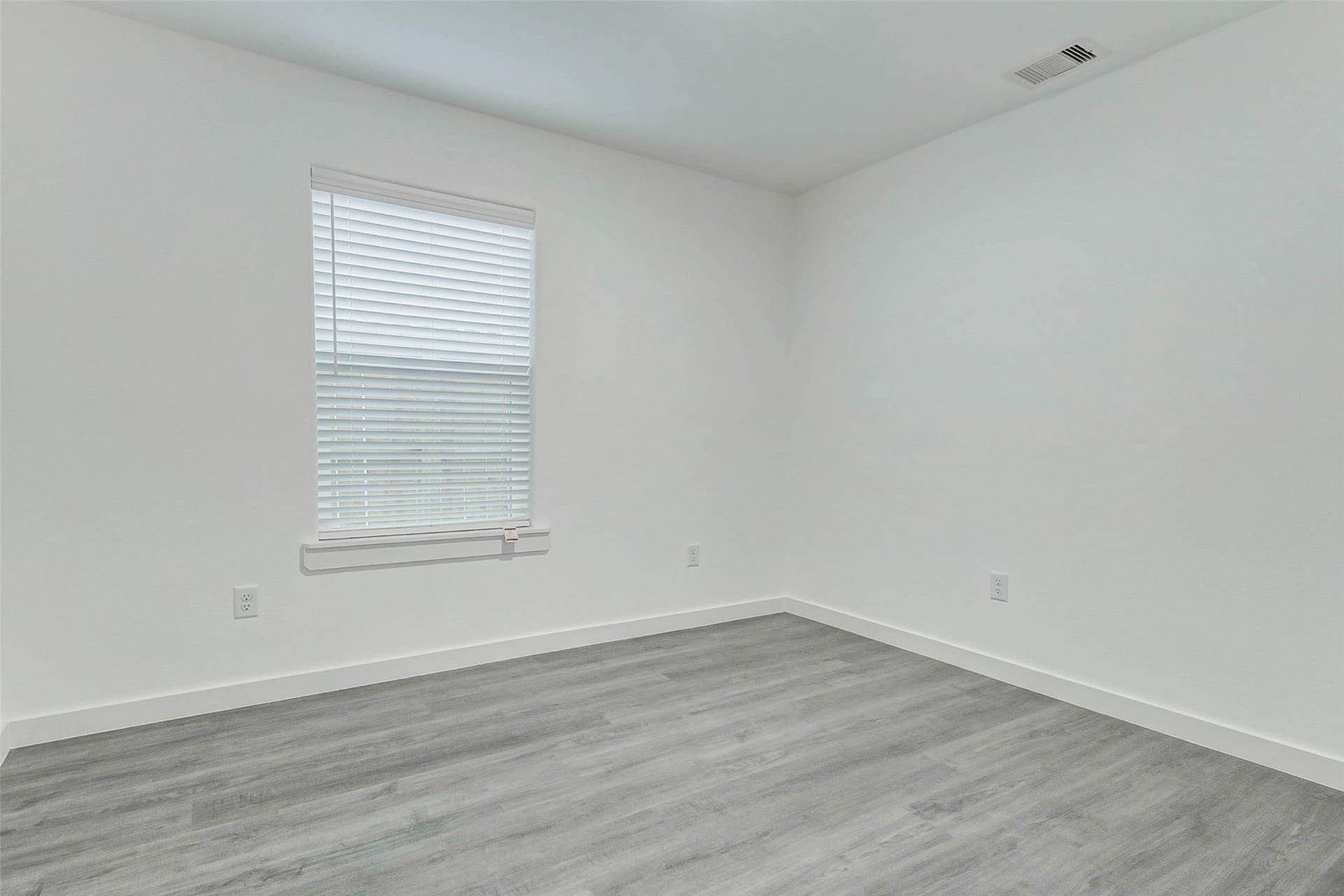 8218 Bigwood Street, #A/B, Houston, TX 77078 1st floor bedroom