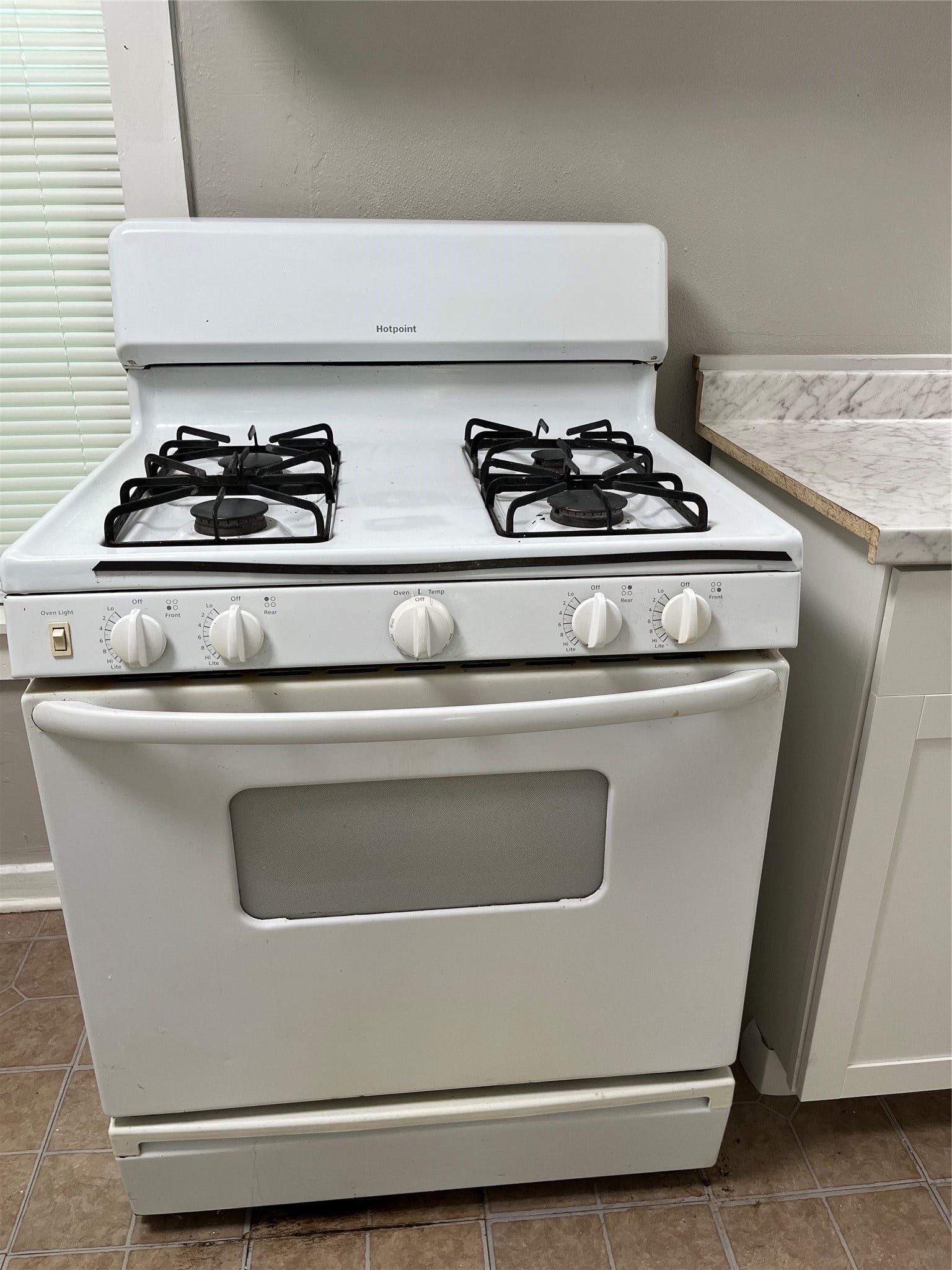 508 Honeysuckle Drive, La Marque, TX 77568 Freestanding Gas stove with oven