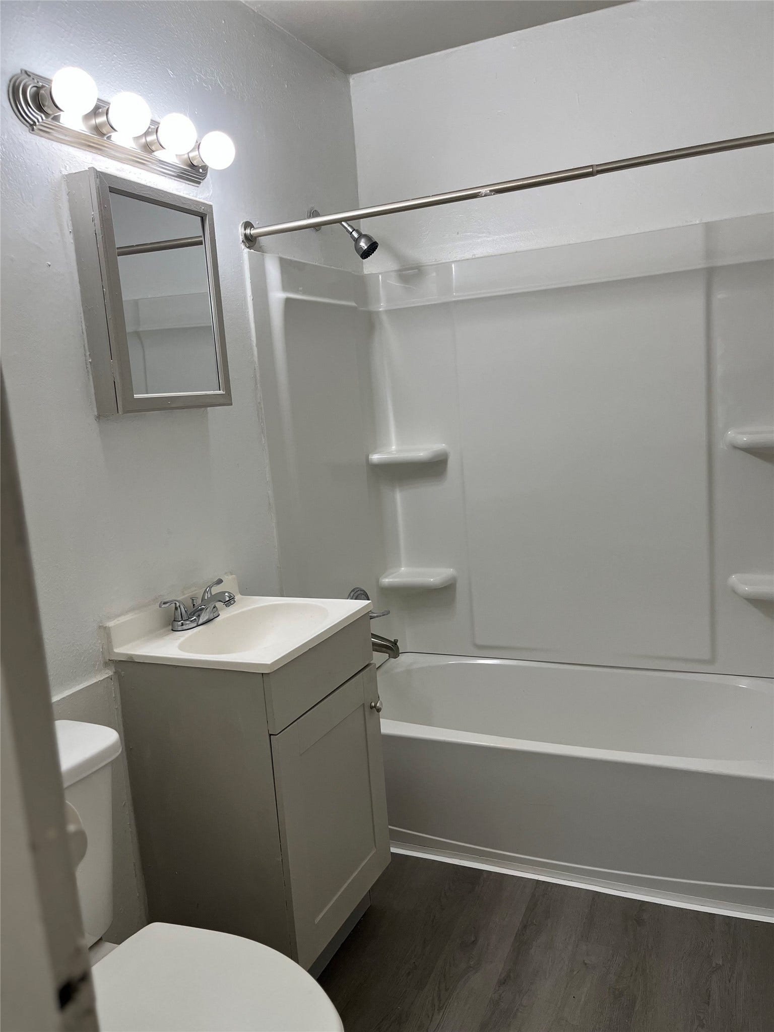 508 Honeysuckle Drive, La Marque, TX 77568 Full Bath with tub/shower, bar for access