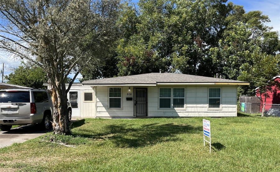 Property photo for 508 Honeysuckle Drive, La Marque, TX