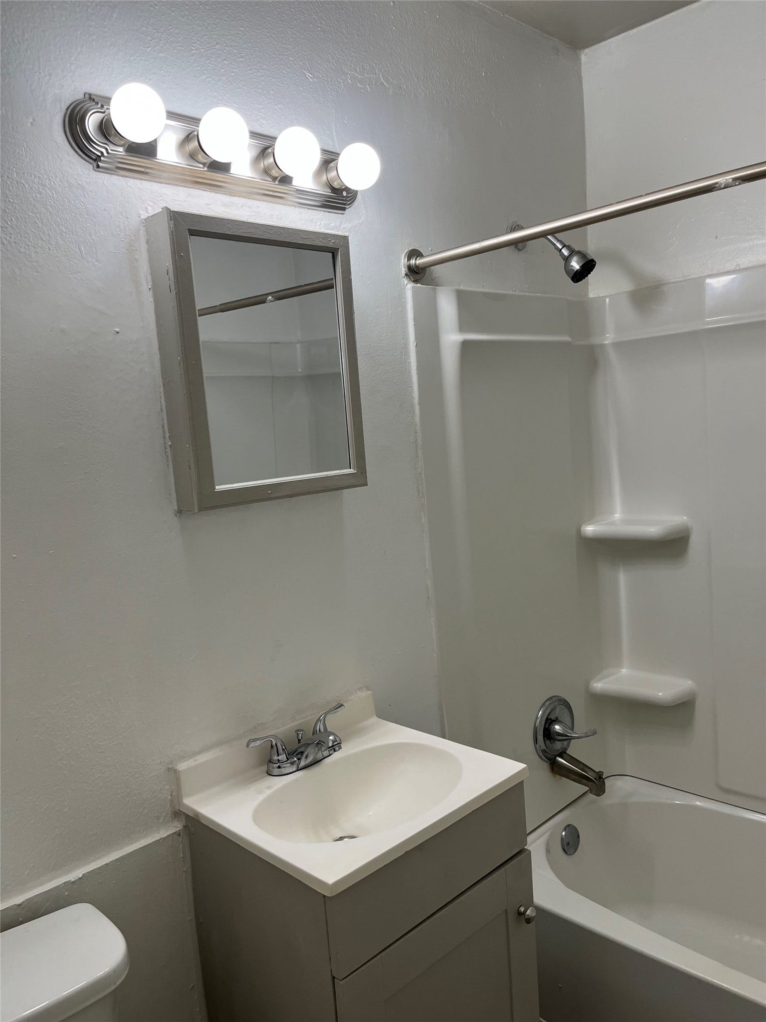 508 Honeysuckle Drive, La Marque, TX 77568 New Sink table and lighting