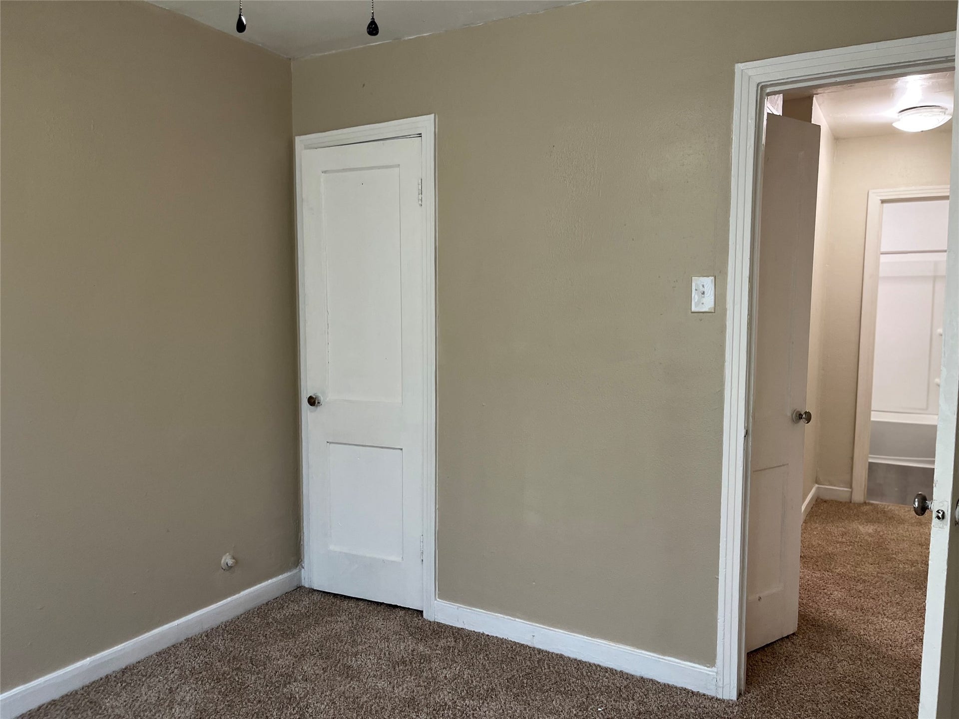 508 Honeysuckle Drive, La Marque, TX 77568 Opposite view of secondary bedroom 1