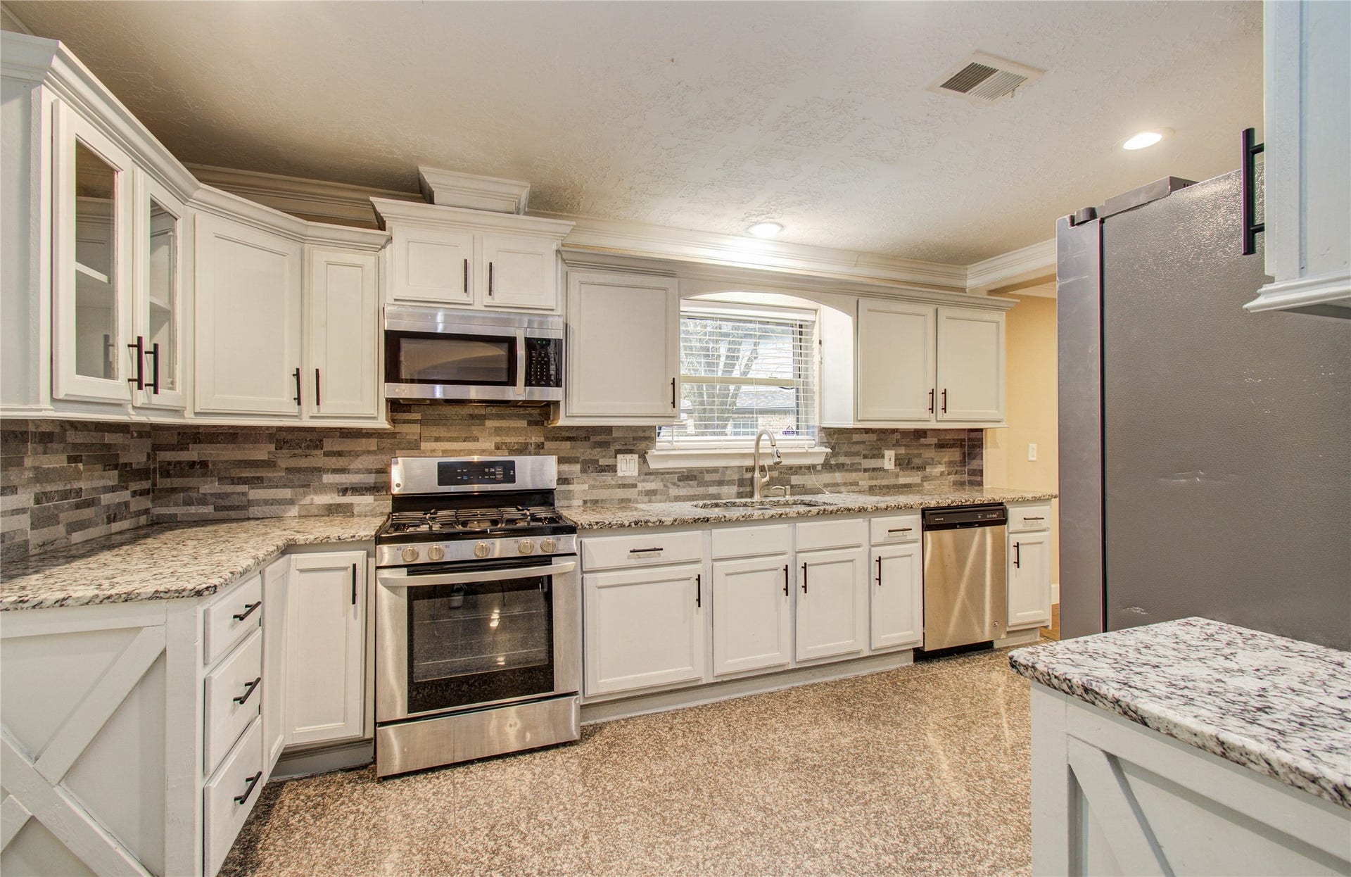 540 Fort Sumpter Street, Conroe, TX 77302 540 Fort Sumpter Street, Conroe, TX 77302