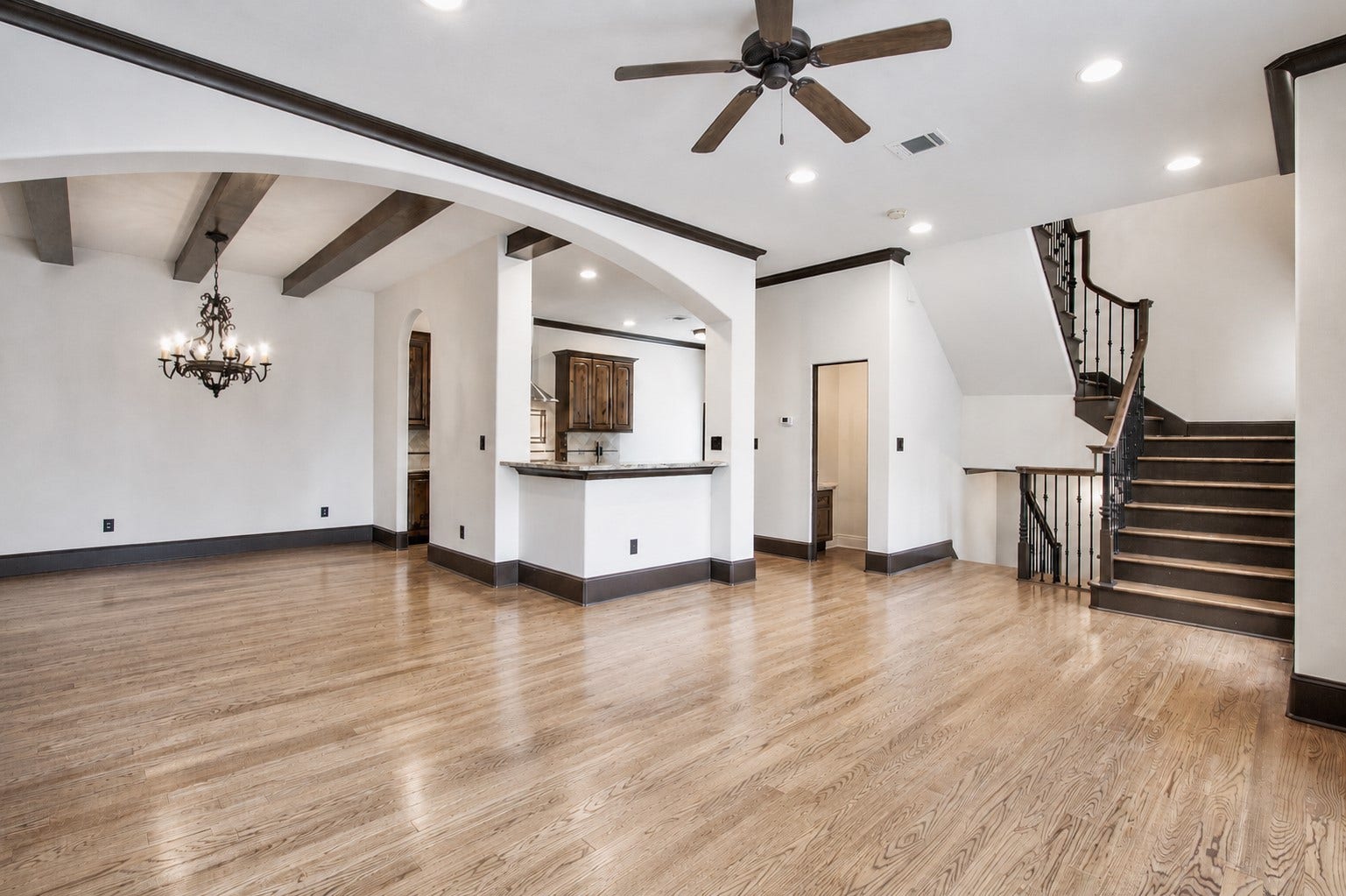 1241 W 24th Street, #C, Houston, TX 77008 Visual interest around every corner! Wood beams on the ceiling in the dining room.