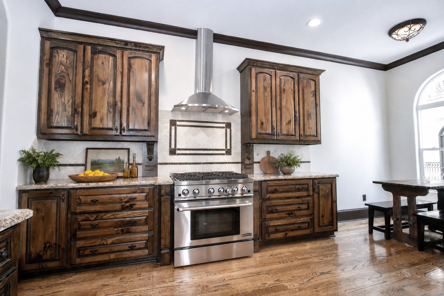1241 W 24th Street, #C, Houston, TX 77008 Like to cook? This luxury Jennair six burner range and convection oven will do the trick!