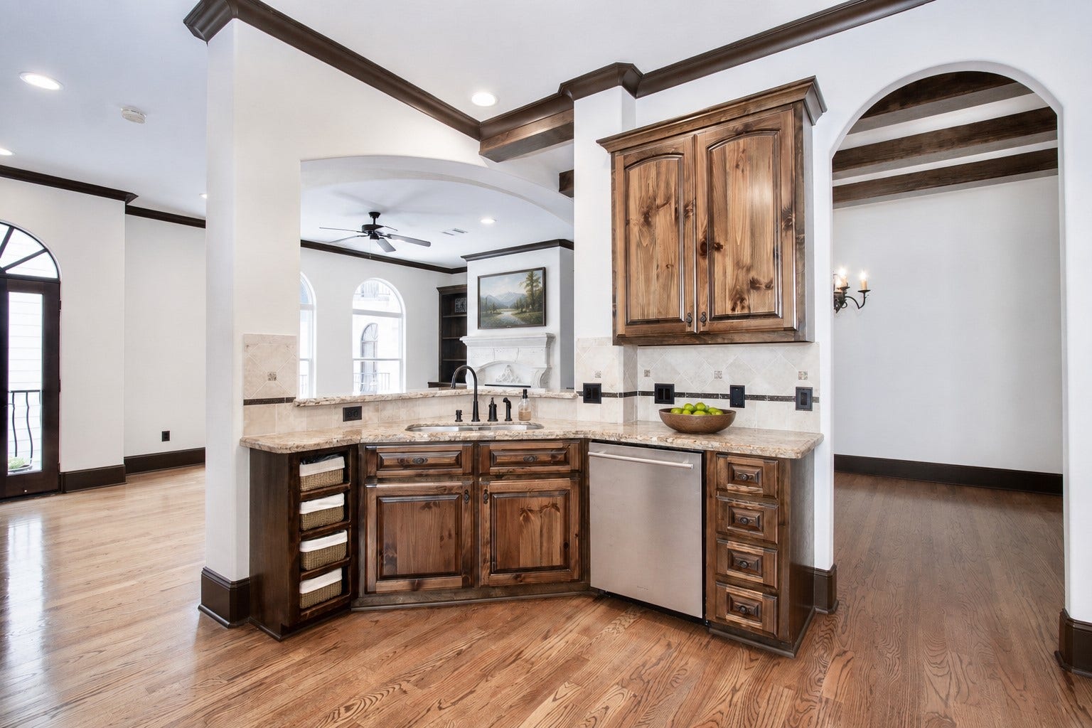 1241 W 24th Street, #C, Houston, TX 77008 Luxury Jennair appliances in the L Shaped kitchen "island with high bar area perfect for stools.
