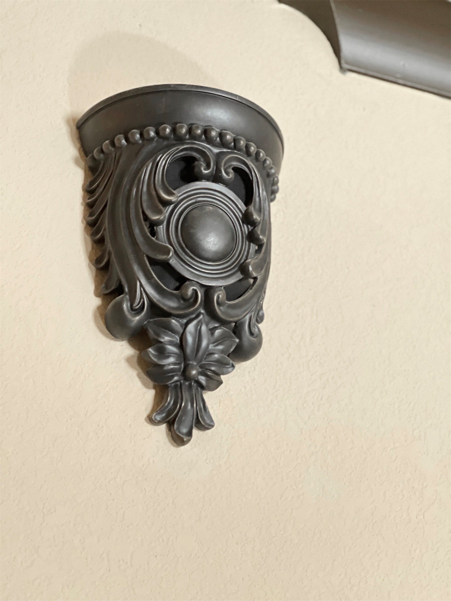 1241 W 24th Street, #C, Houston, TX 77008 Did we say details?! This is the doorbell cover.