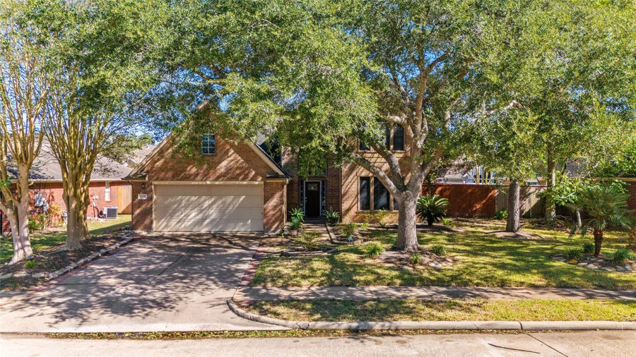 Property photo for 1605 Gatecreek Drive, Pearland, TX