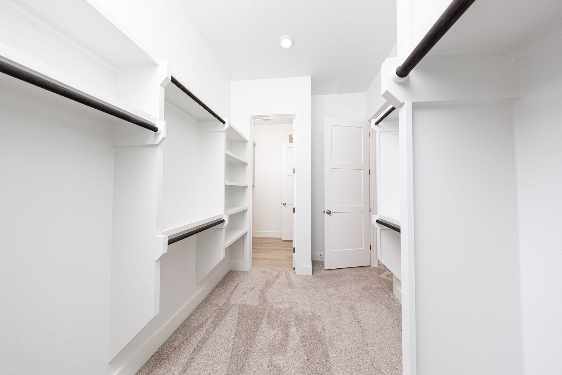 41422 Threadgill Way, Montgomery, TX 77316 Look at this immaculate closet! With high shelving, multiple rows to hang clothing, you are sure to have enough room for all your belongings!
