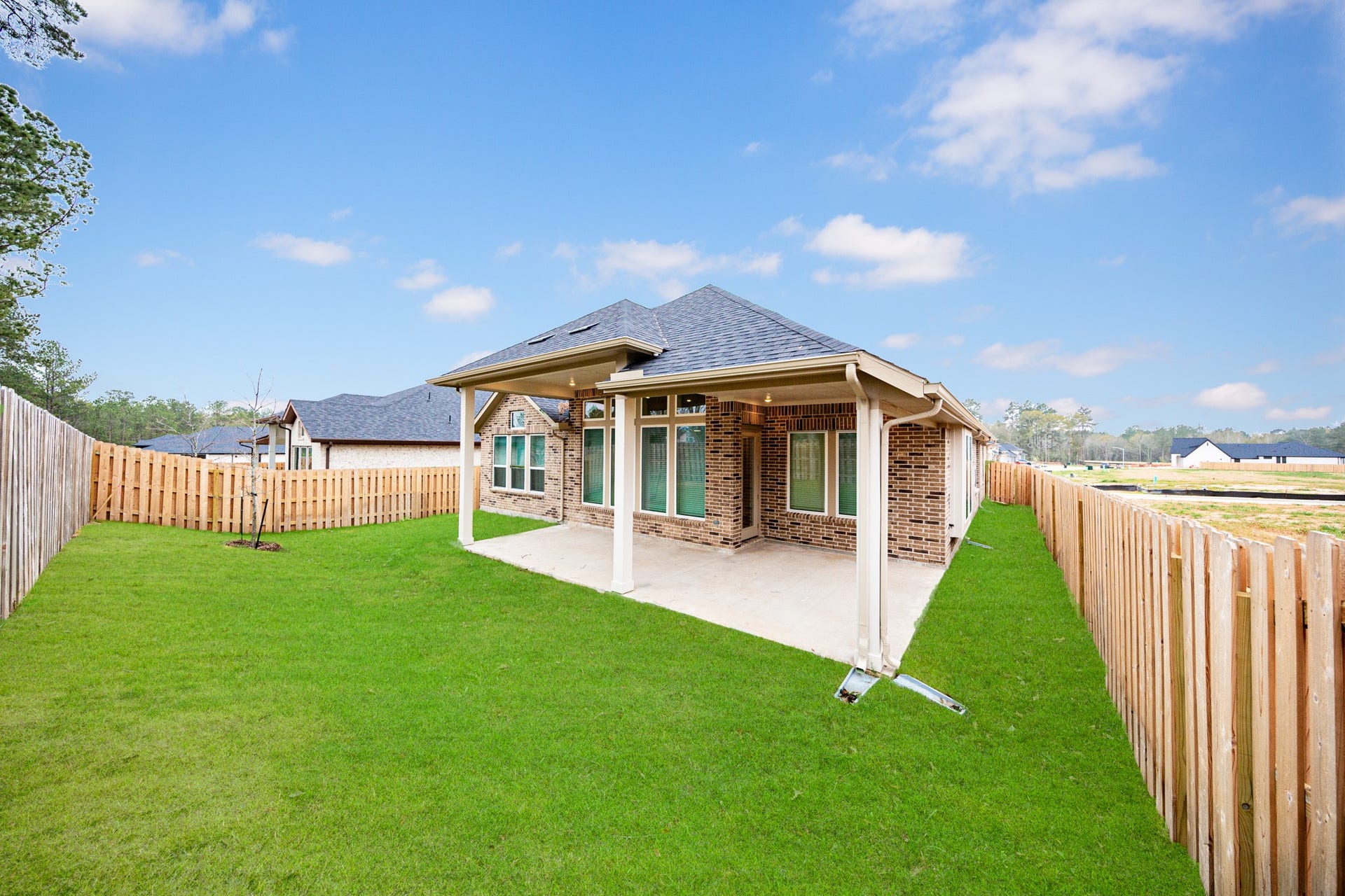 41422 Threadgill Way, Montgomery, TX 77316 Come explore this generous backyardperfect for kids to play freely and adults to unwind in comfort!