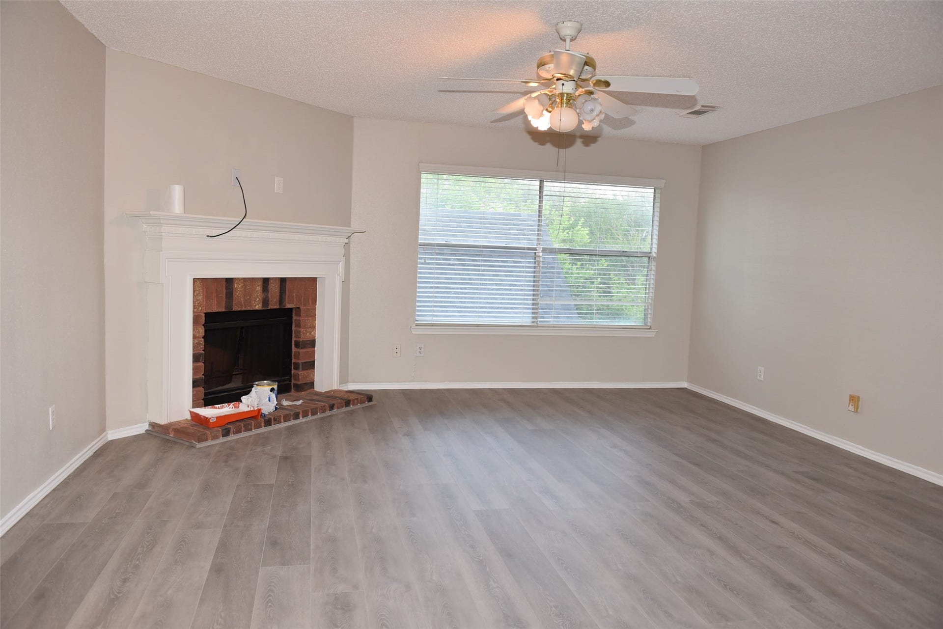 2811 Grants River Circle, Sugar Land, TX 77479 Hughe game room with fireplace