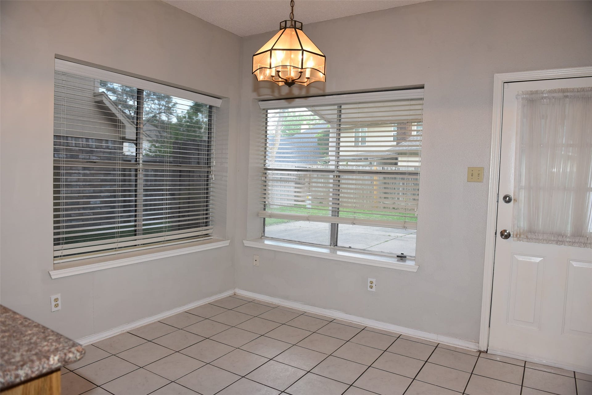 2811 Grants River Circle, Sugar Land, TX 77479 large breakfast with large window