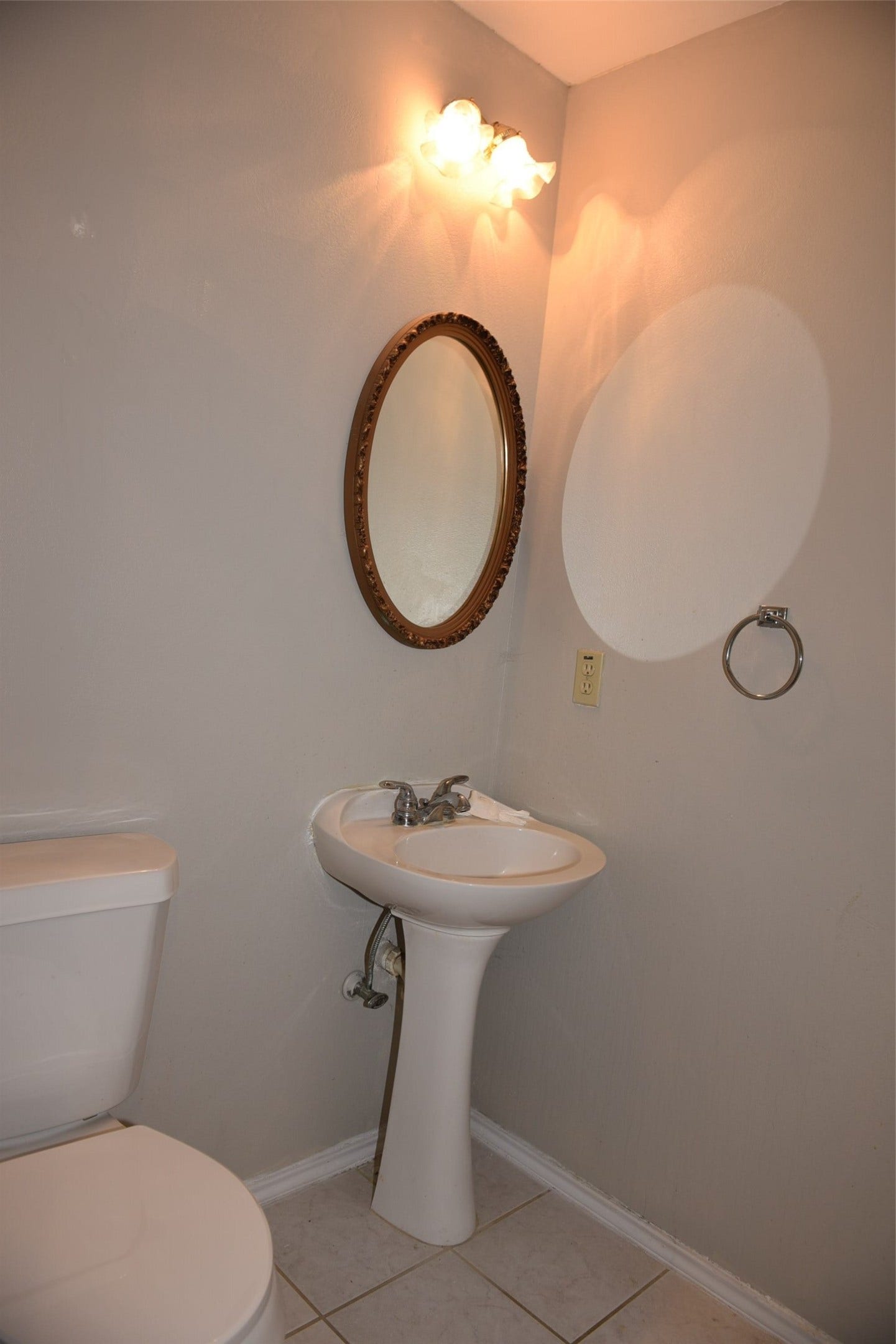 2811 Grants River Circle, Sugar Land, TX 77479 large 1/2 bath new toilet