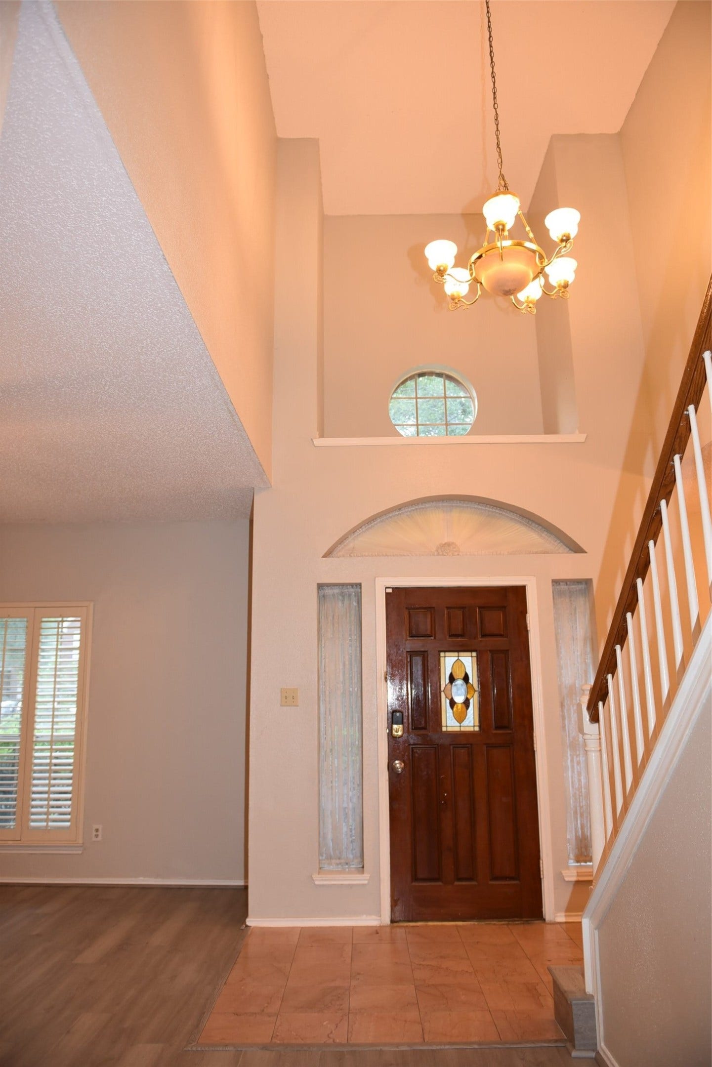 2811 Grants River Circle, Sugar Land, TX 77479 high ceiling in entrance way