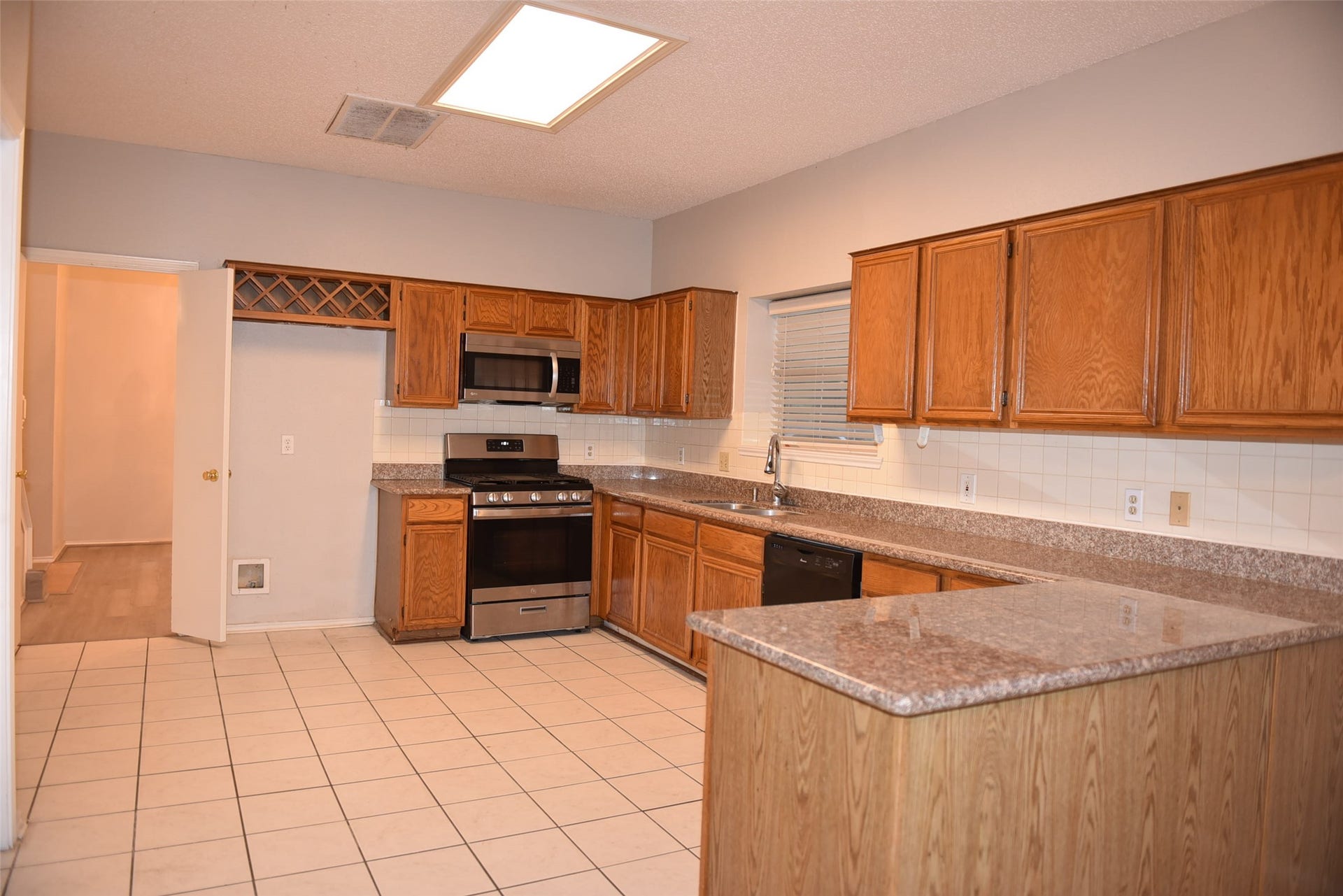 2811 Grants River Circle, Sugar Land, TX 77479 another view of kitchen