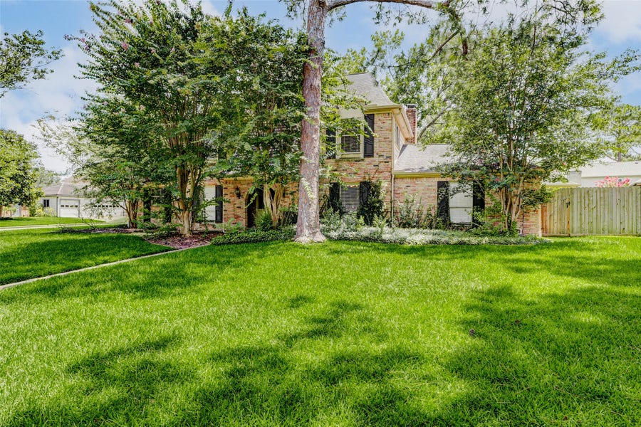 Property photo for 18103 Ravenfield Drive, Houston, TX