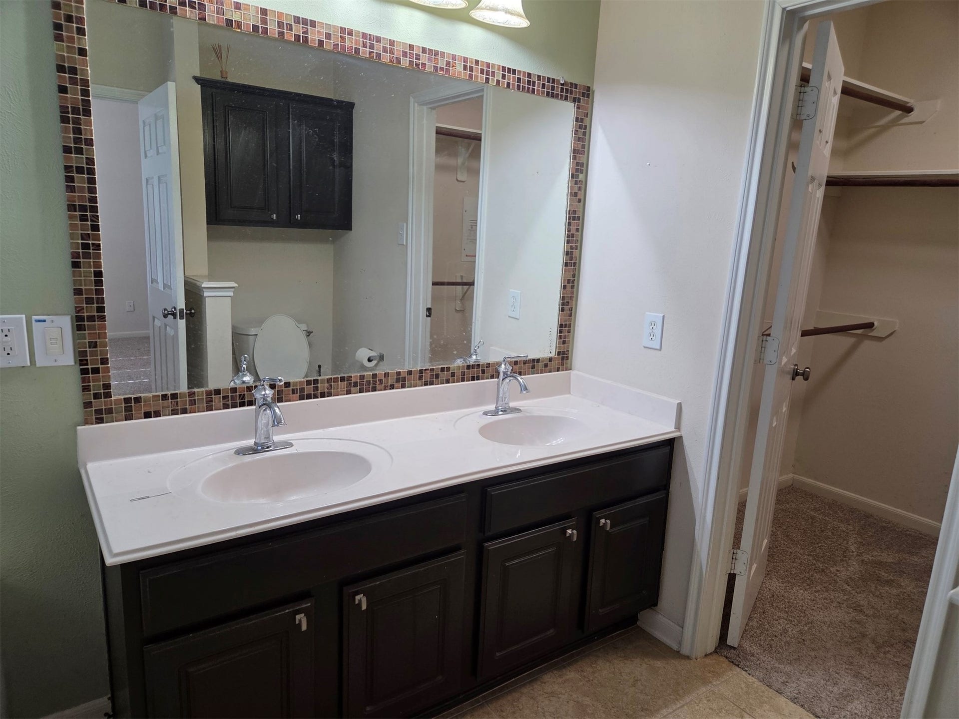 7402 Compass Rose Drive, Richmond, TX 77407 Primary double sinks