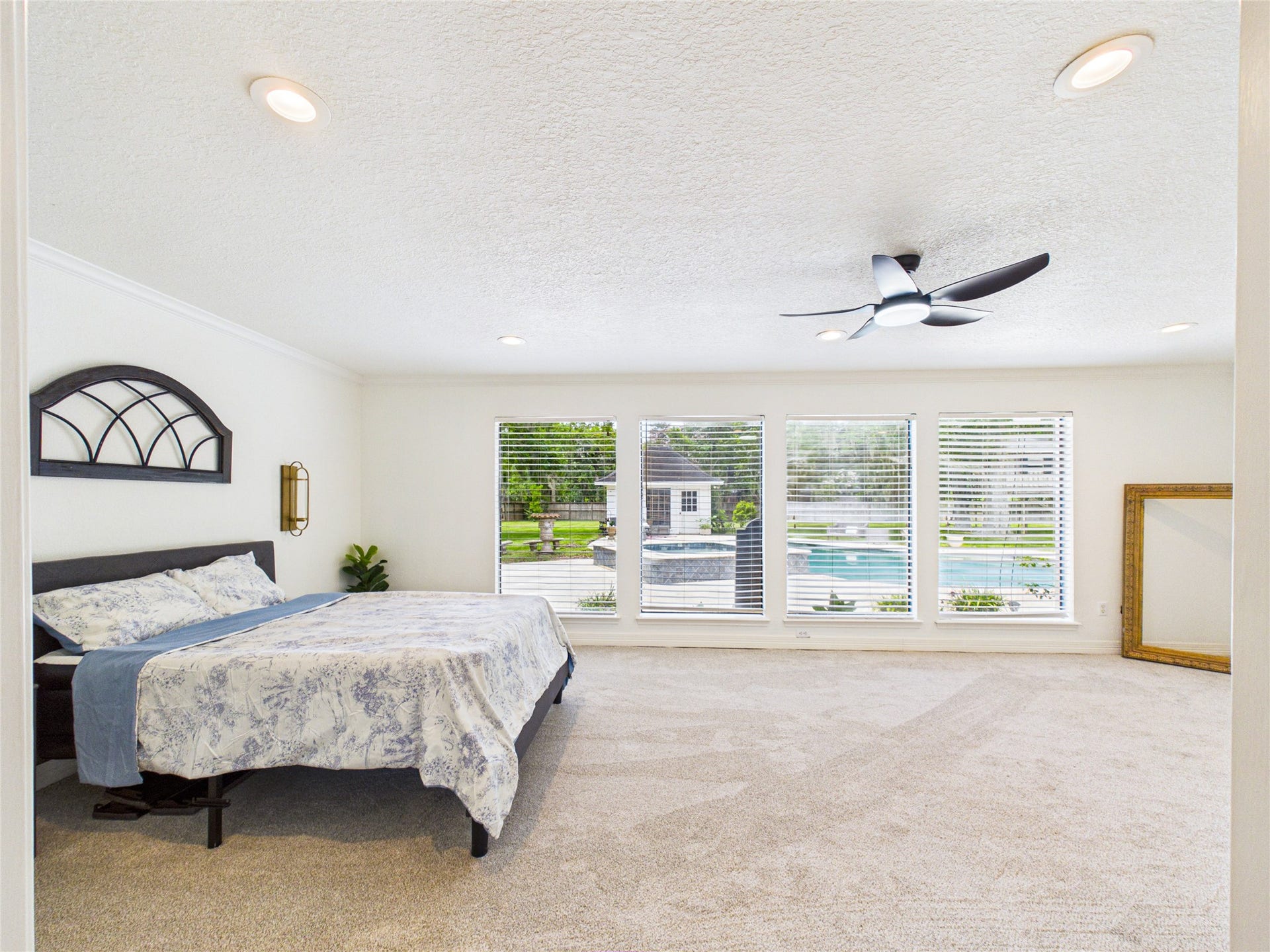 111 Cherrywood Dr, Lake Jackson, TX 77566 Main bedroom downstairs looking at backyard