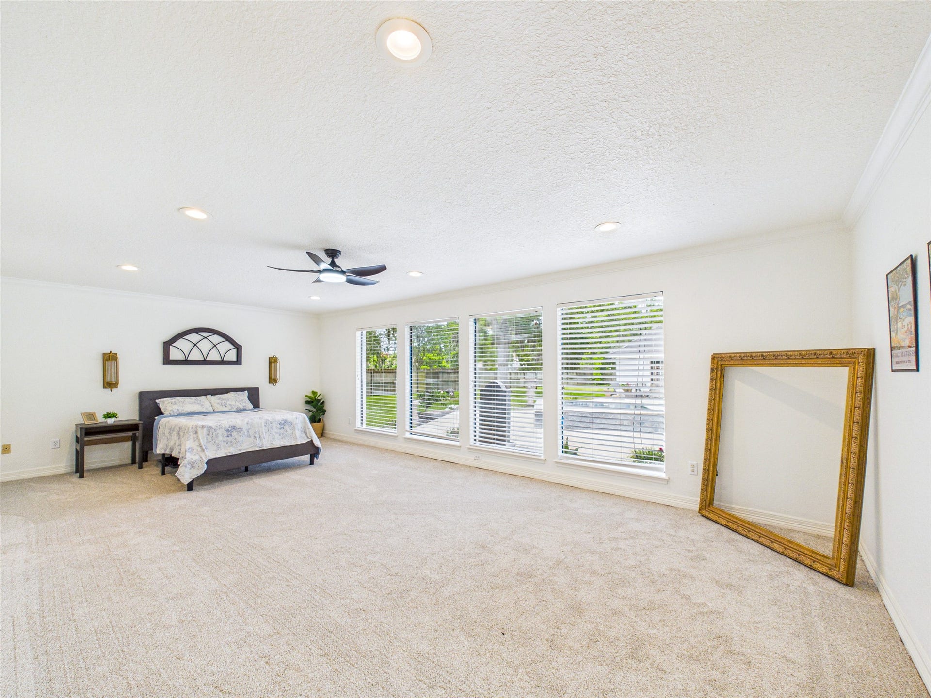 111 Cherrywood Dr, Lake Jackson, TX 77566 Main bedroom, coming in from door