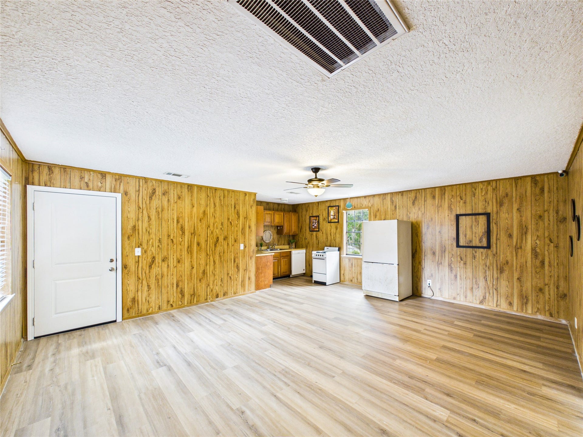 111 Cherrywood Dr, Lake Jackson, TX 77566 Garage apartment