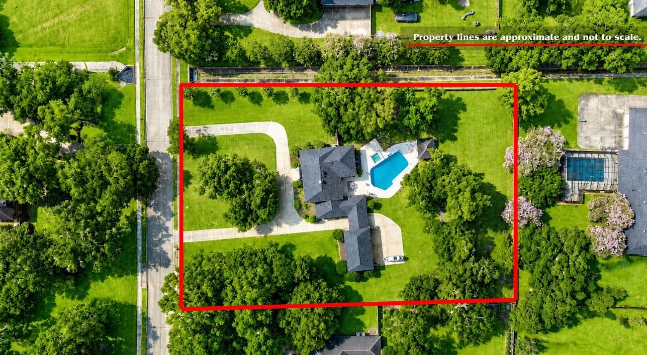 111 Cherrywood Dr, Lake Jackson, TX 77566 Aerial view, circle drive and boundary lines