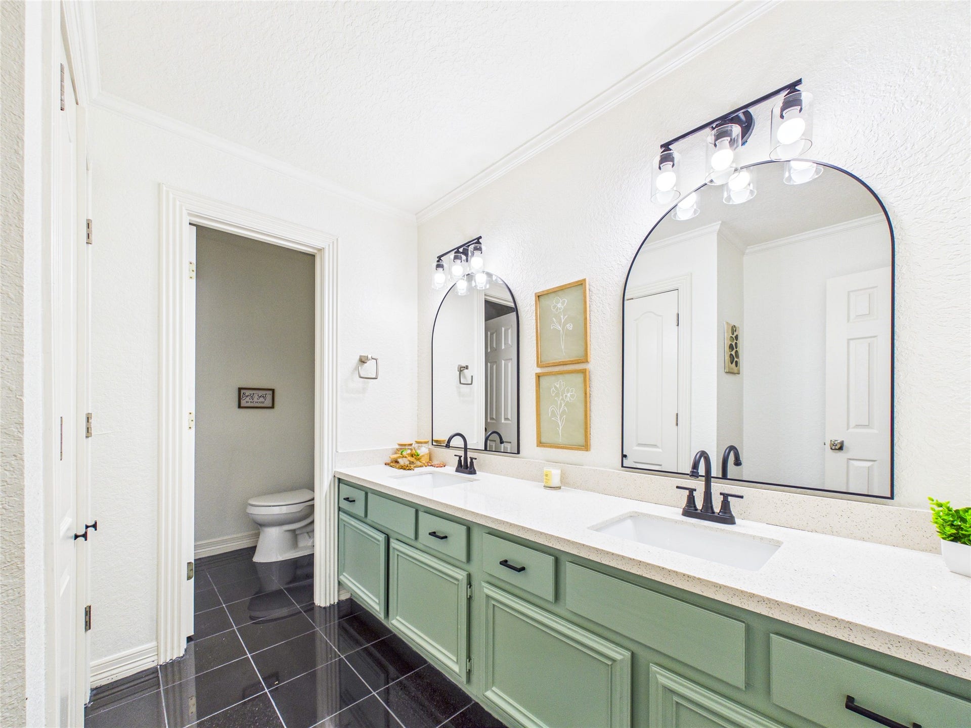 111 Cherrywood Dr, Lake Jackson, TX 77566 Secondary bathroom with shower