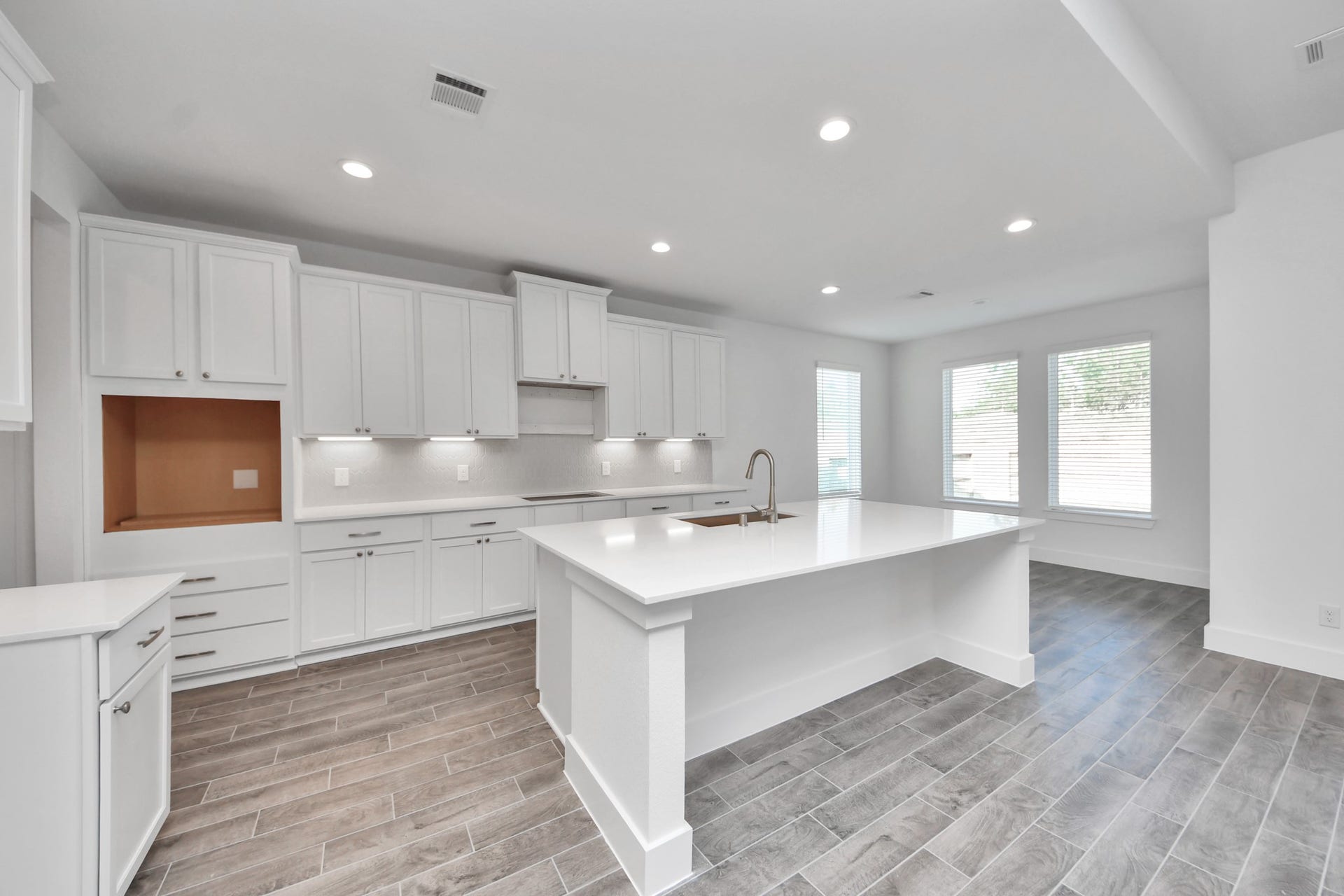 2097 Corn Thistle Way, Magnolia, TX 77355 The kitchen is a culinary haven, featuring granite countertops, a tile backsplash, stainless steel appliances, 42 upper cabinets, and undercabinet lighting.