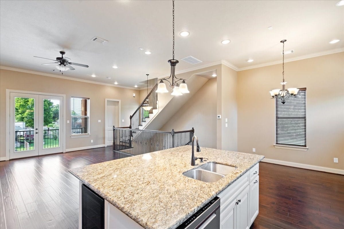 1516 Amundsen Street, Houston, TX 77009 1516 Amundsen Street, Houston, TX 77009