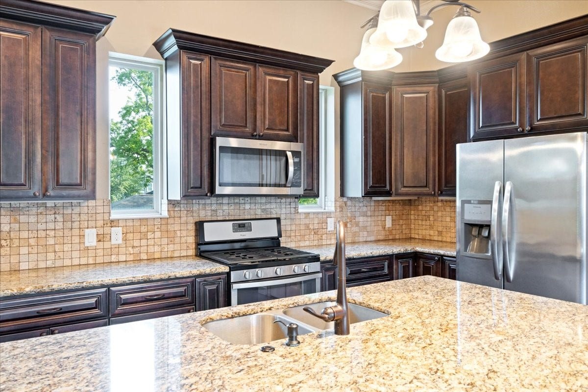 1516 Amundsen Street, Houston, TX 77009 1516 Amundsen Street, Houston, TX 77009