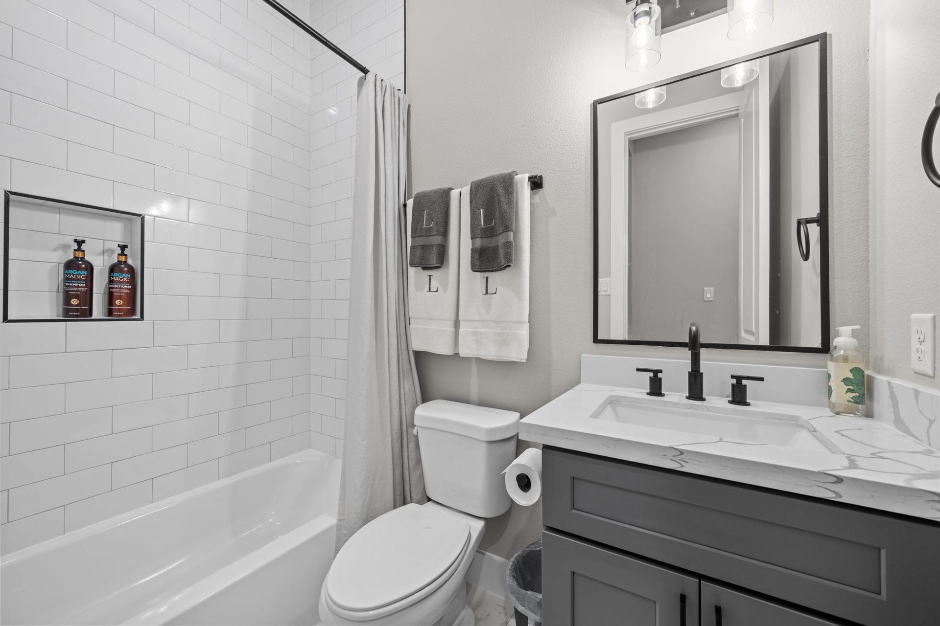 816 E 38th St, #C, Houston, TX 77022 816 E 38th St, #C, Houston, TX 77022