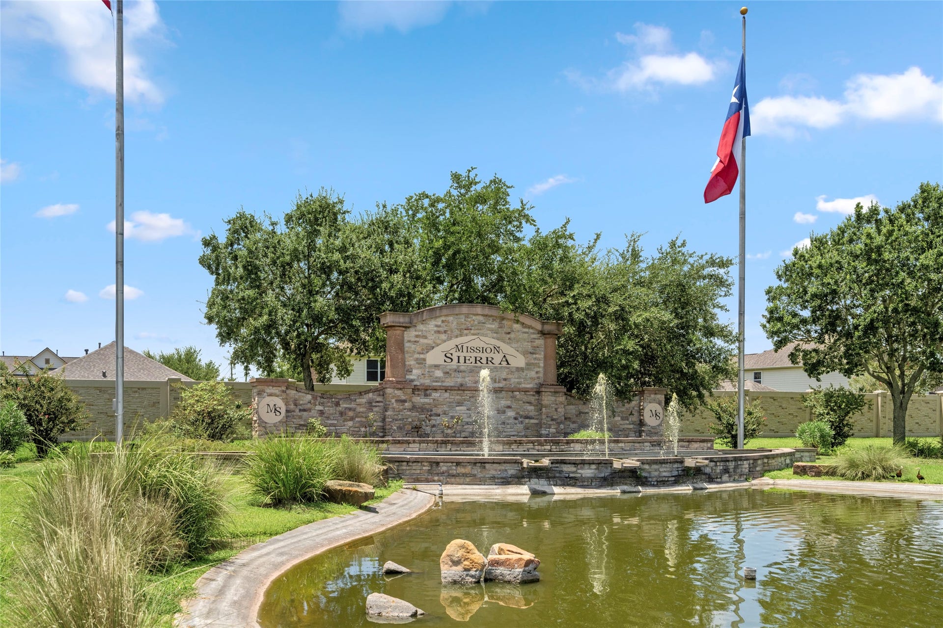 9423 Mineral Rock Lane, Richmond, TX 77407 Experience the serene elegance of Mission Sierra, where tranquil ponds and lush greenery create an inviting atmosphere in this desirable subdivision.