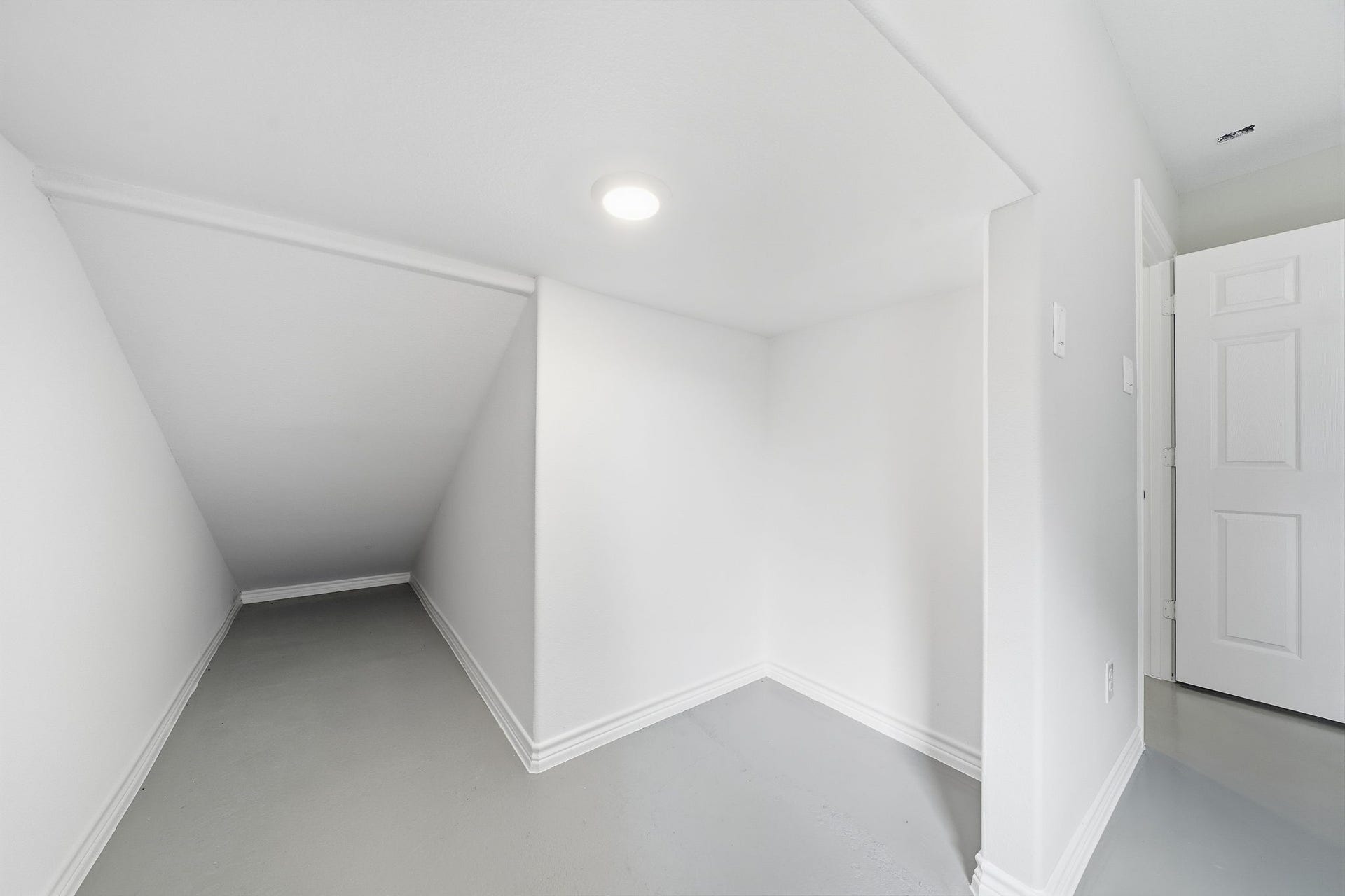450 N Sunset Boulevard, Holiday Lakes, TX 77515 Stair nook and for built-in shelves