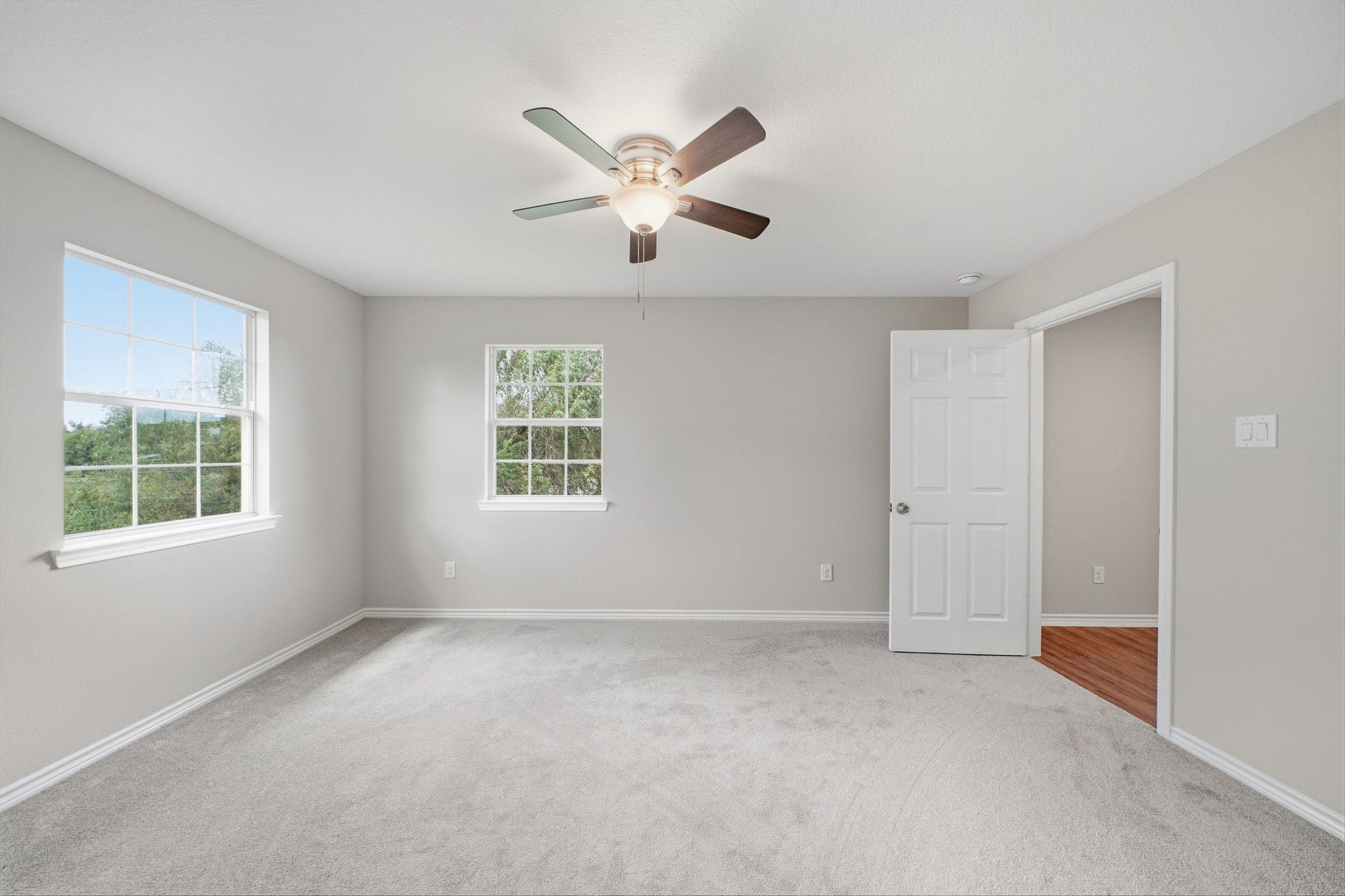 450 N Sunset Boulevard, Holiday Lakes, TX 77515 Retreat to the upstairs primary bedroom, where large windows fill the room with natural light. Plush carpet and ample space make it a comfortable, relaxing escape.
