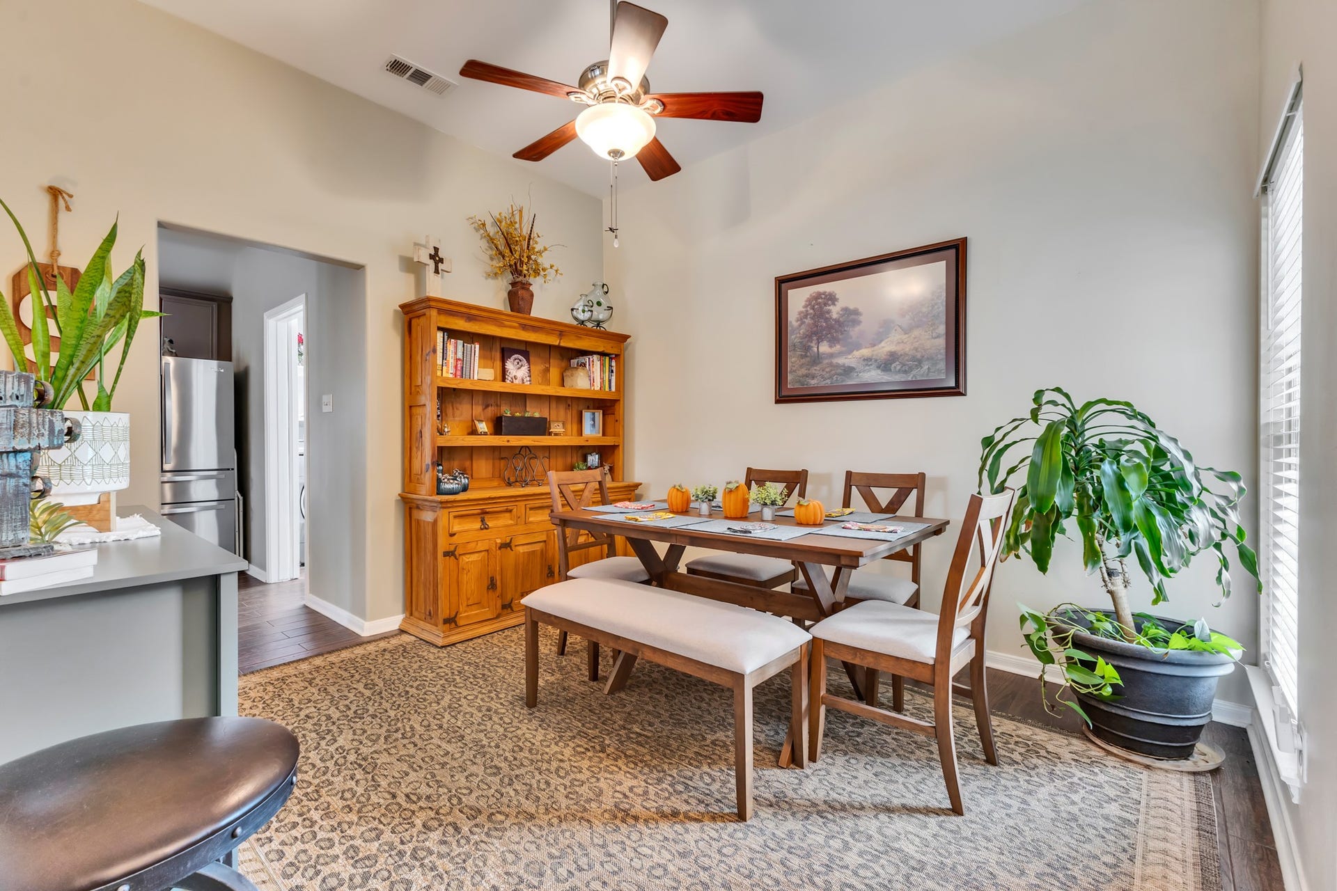 3502 Pecan Mill Drive, Sugar Land, TX 77498 Dining room is easily accessible to the kitchen.