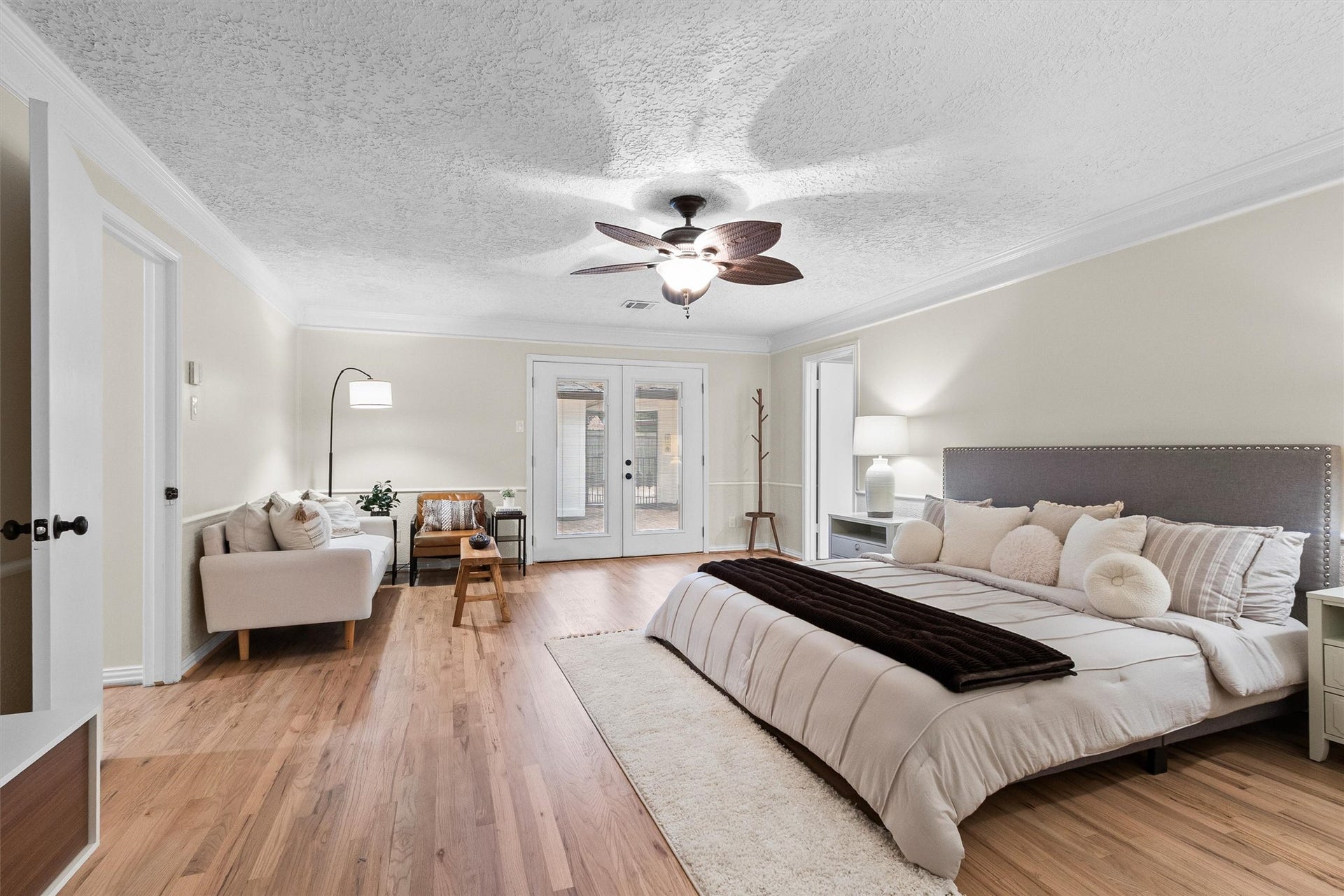 17407 Fairway Oaks Drive, Spring, TX 77379 Primary bedroom large enough for a sitting area