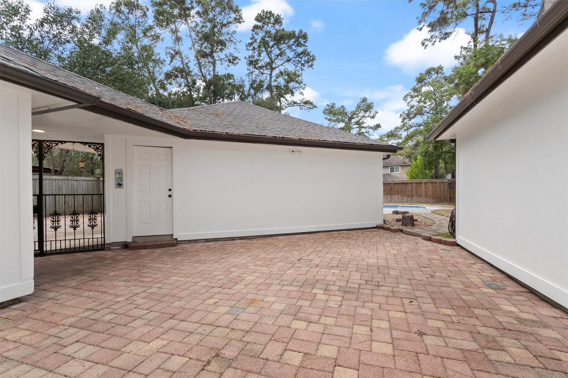 17407 Fairway Oaks Drive, Spring, TX 77379 Plenty of room for entertaining.