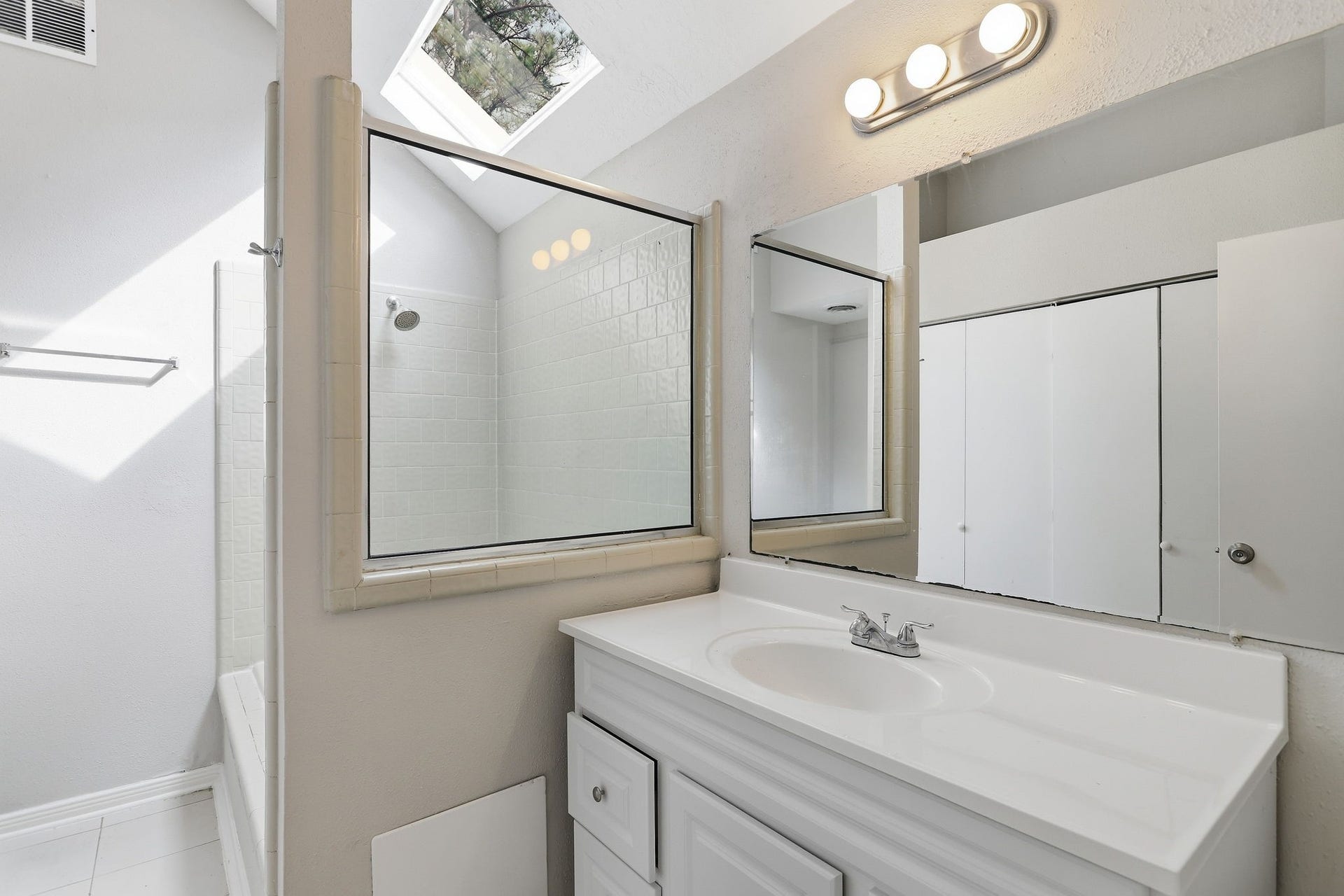 9915 Territory Lane, Houston, TX 77064 9915 Territory Lane, Houston, TX 77064
