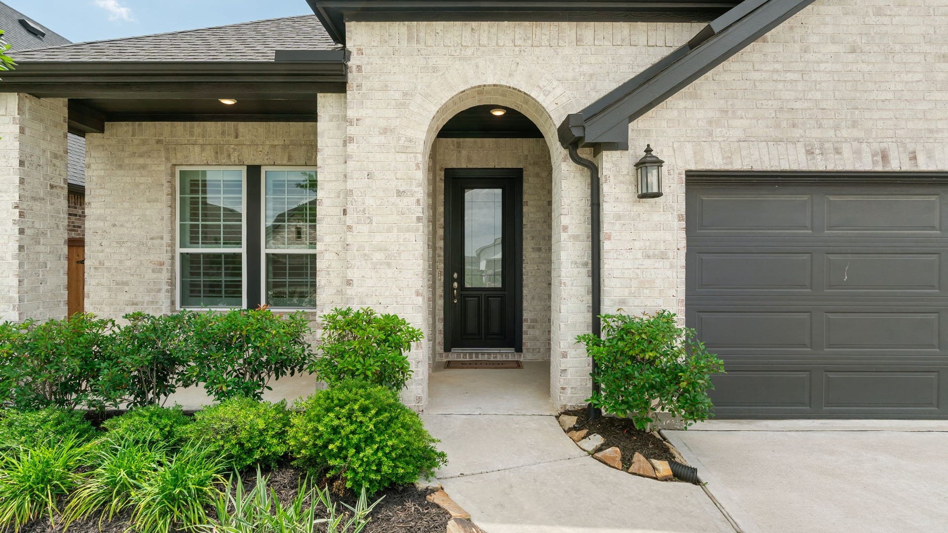 2323 Lambert Drive, Katy, TX 77493 Welcome to 2323 Lambert Dr