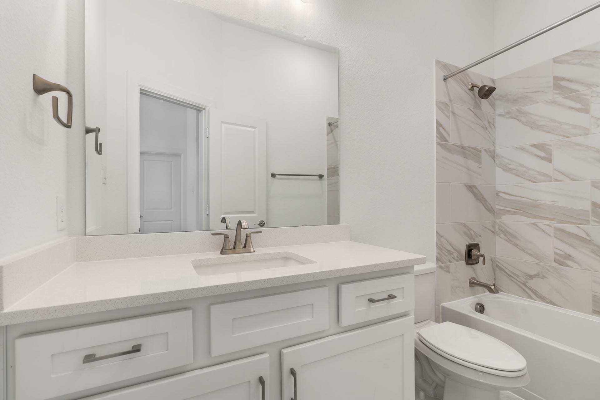 2323 Lambert Drive, Katy, TX 77493 Second full bath
